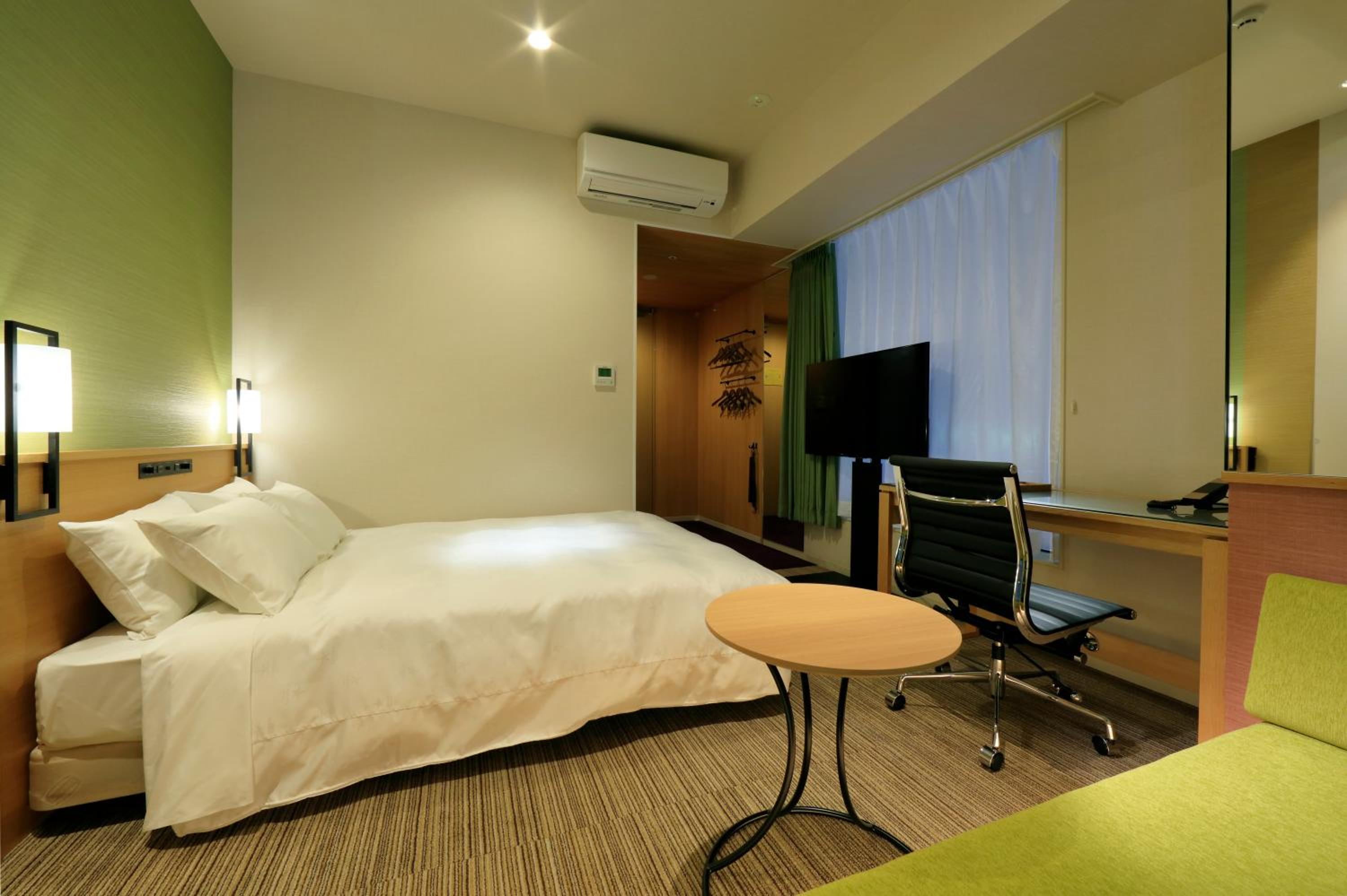 Corner Double Room - Non-Smoking photo 3