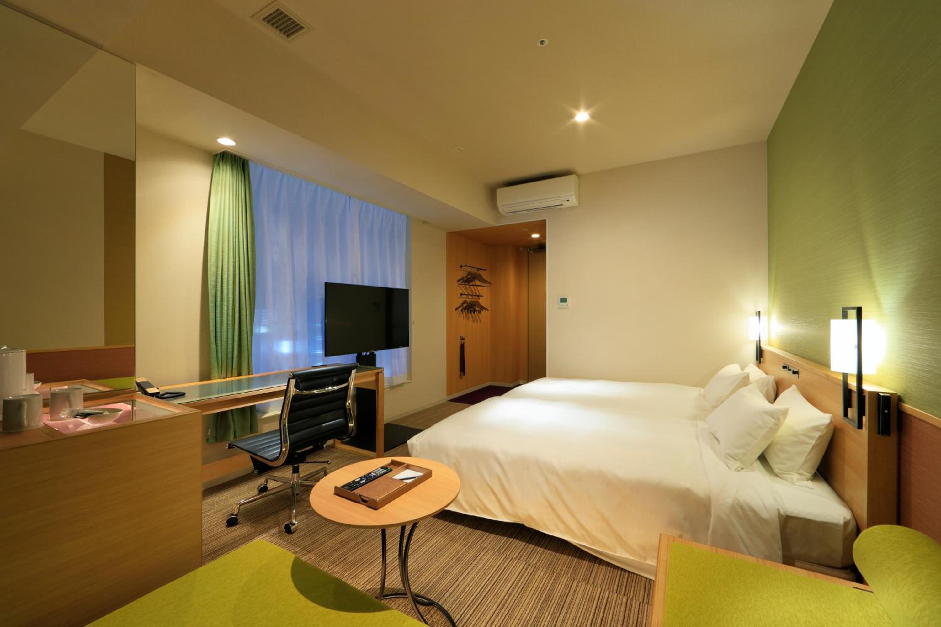 Corner Twin Room with Sofa Bed - Non-Smoking photo 2