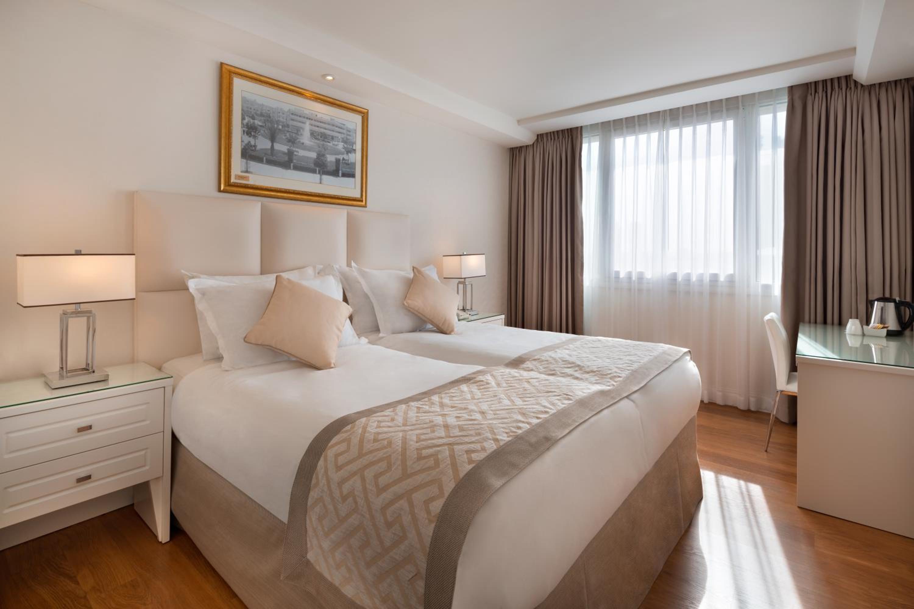 Superior Double or Twin Room with Partial Sea View - Photo 1