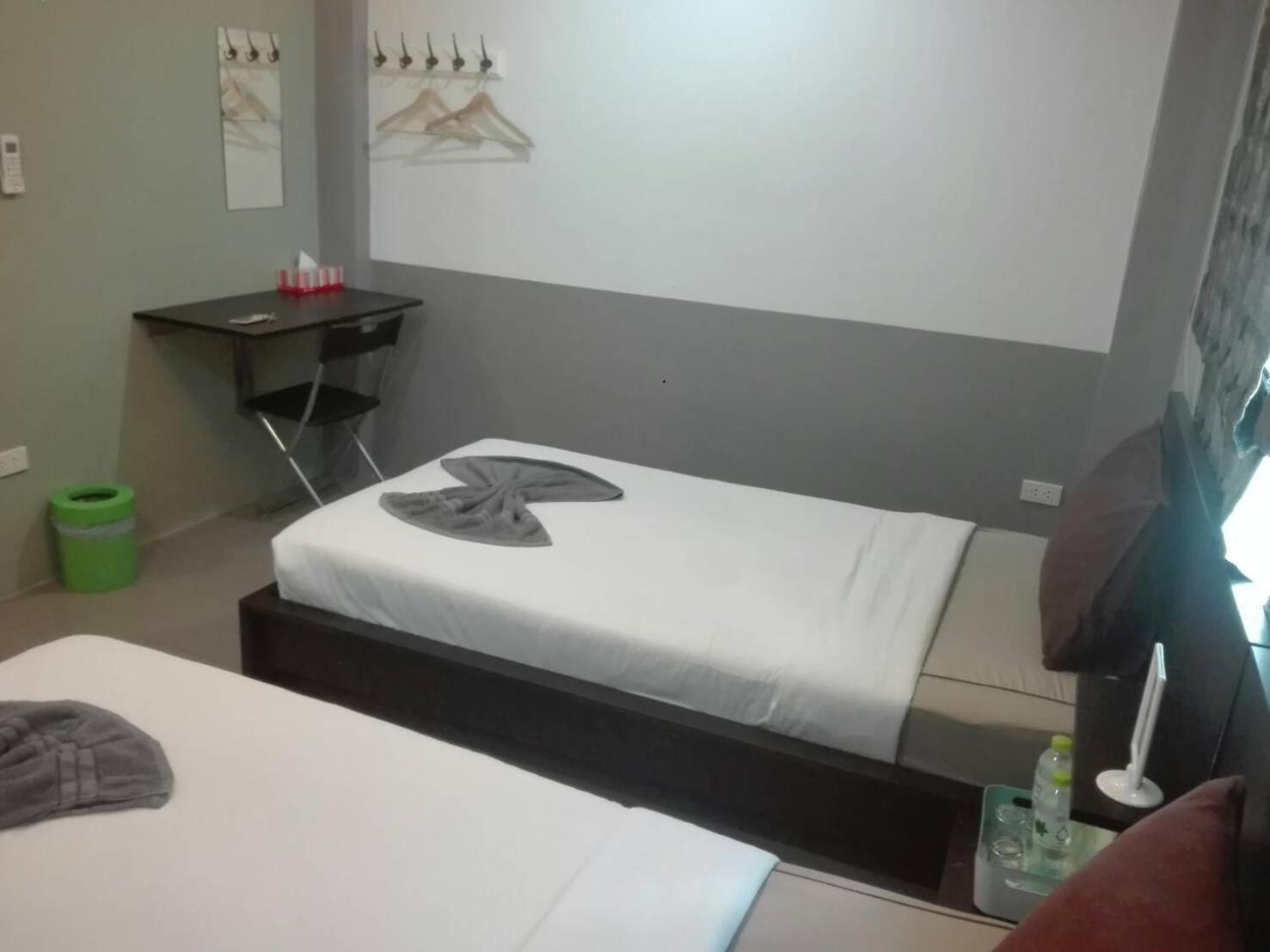Twin Room with Private Bathroom photo 2