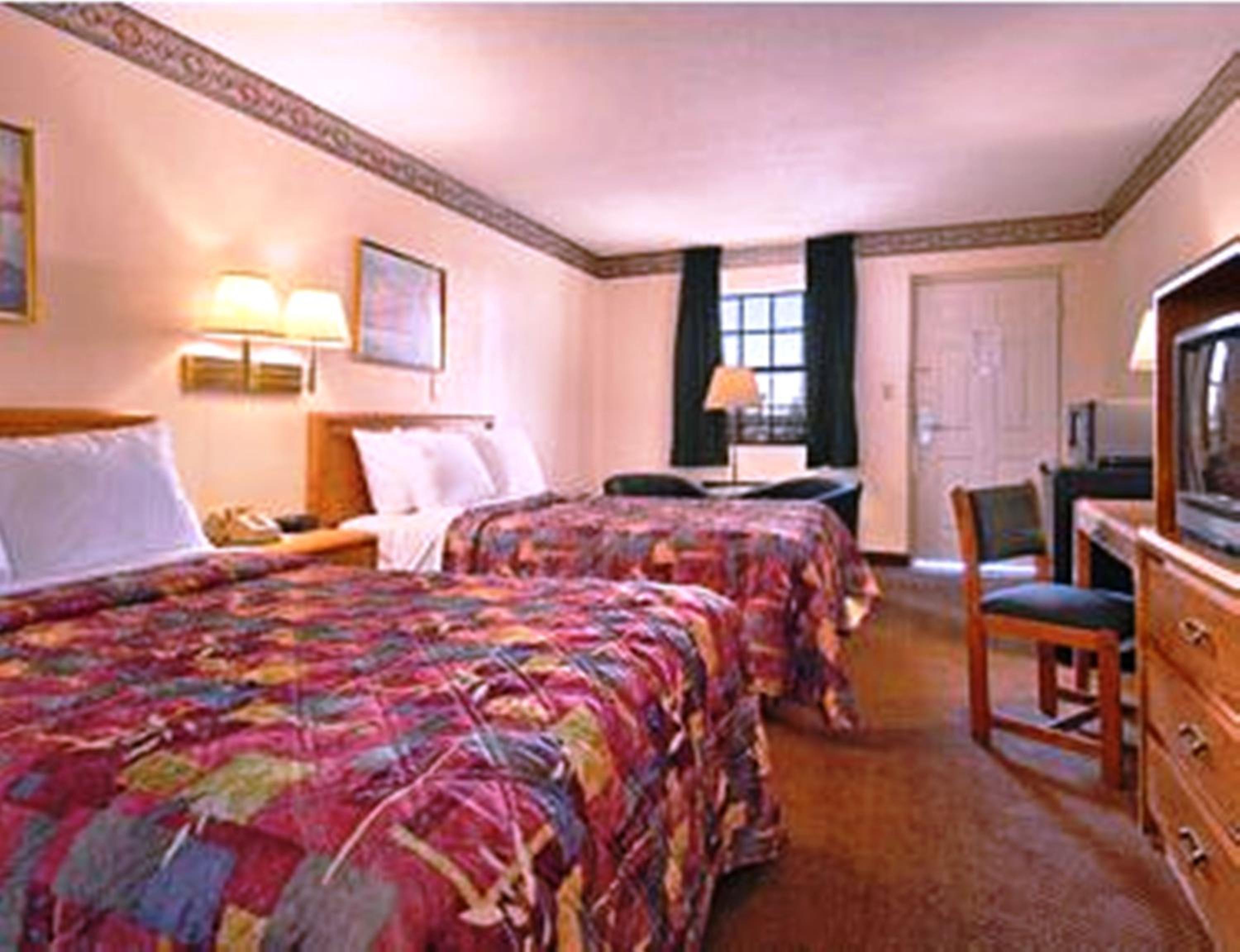 Double Room with Two Double Beds - Smoking - Photo 3