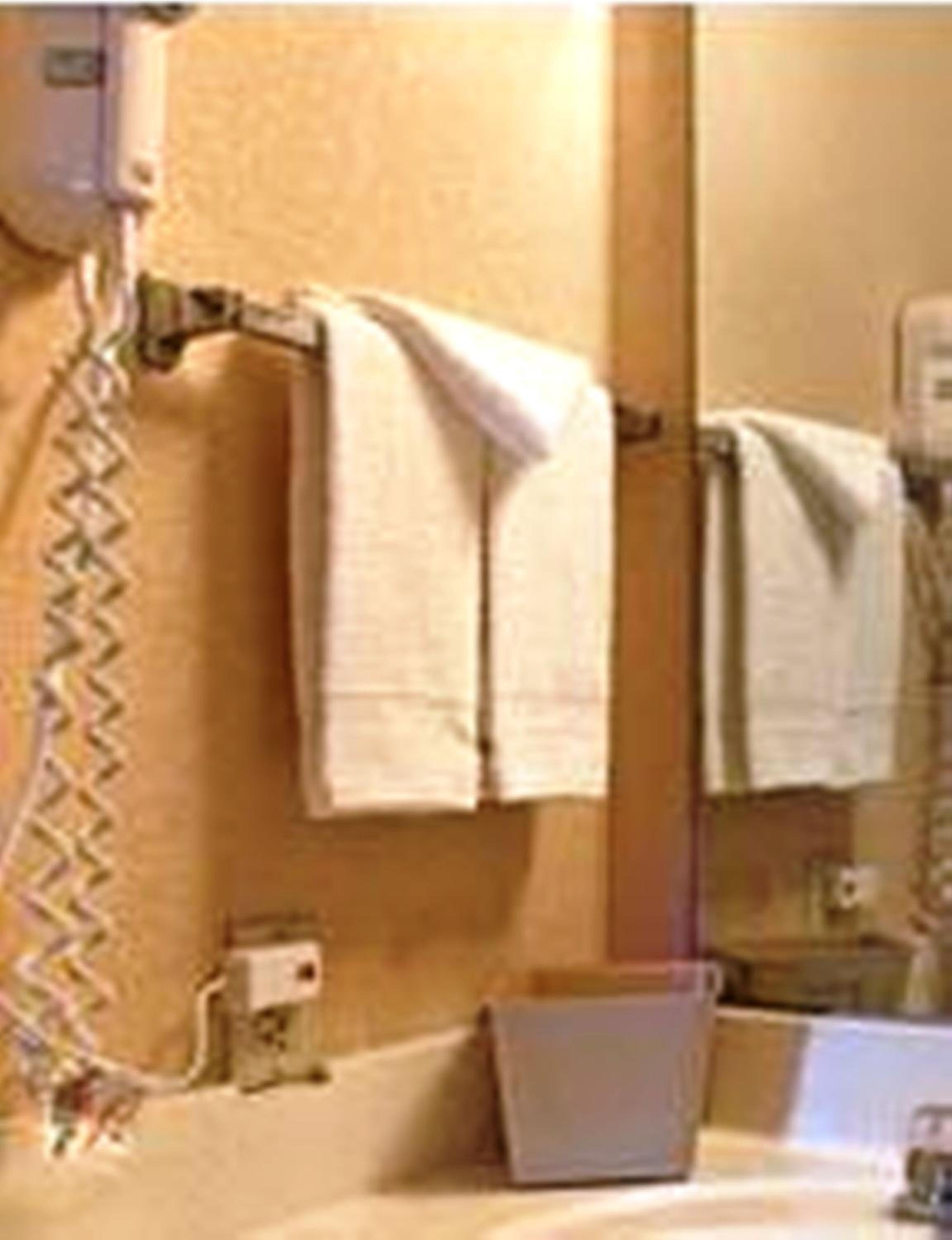 Double Room with 2 Double Beds, Disability Access, Non-Smoking - Photo 3
