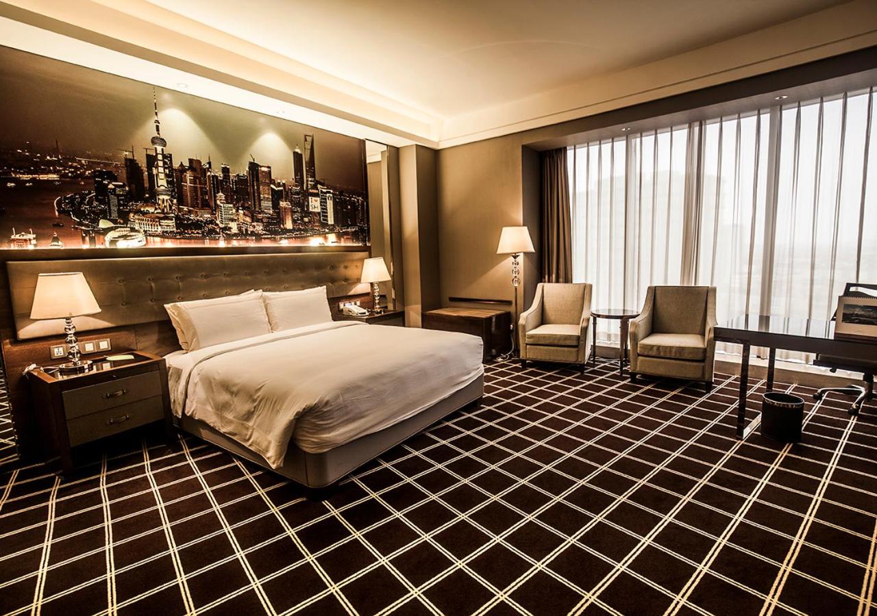Deluxe King Room photo 1
