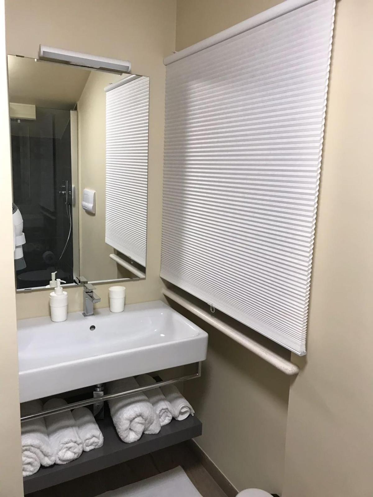 Double or Twin Room with Extra Bed photo 2