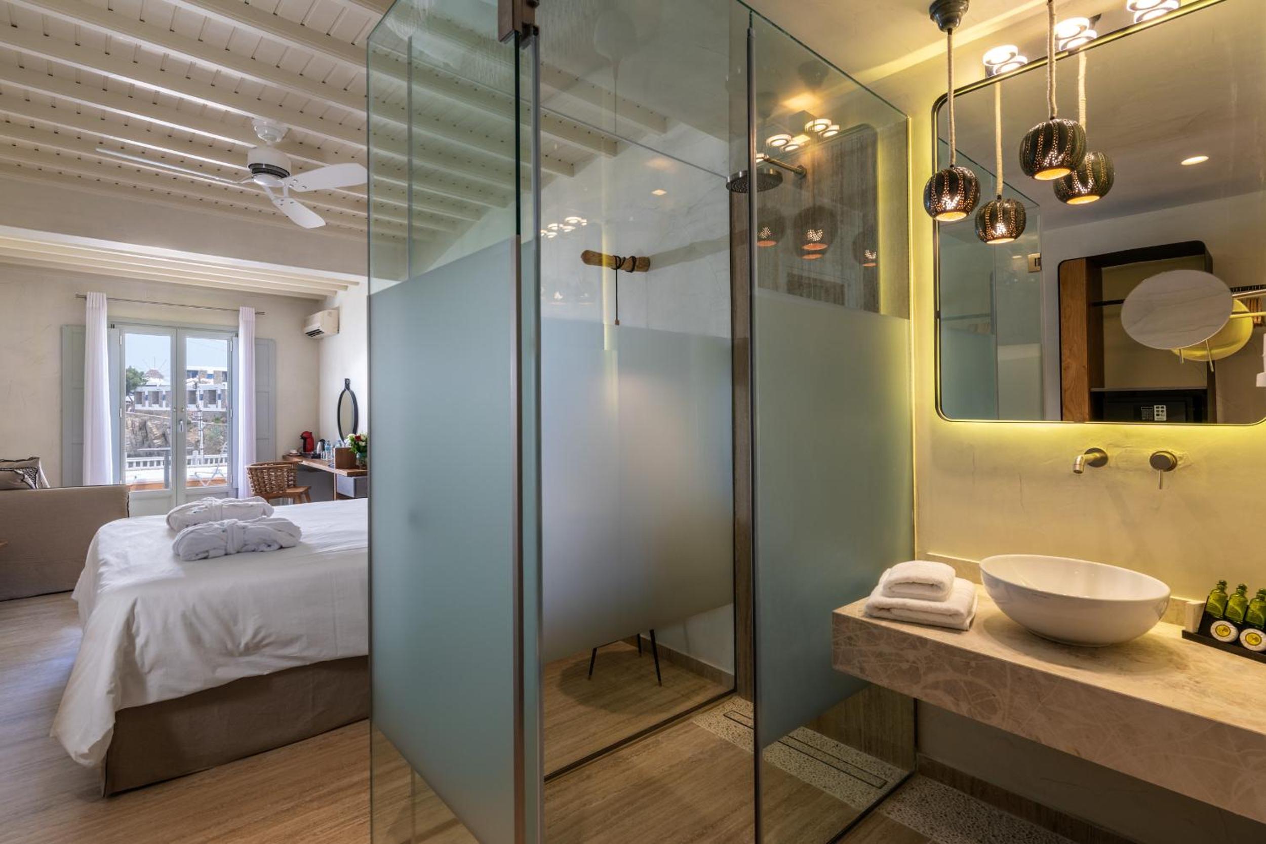 Superior Double or Twin Room Seafront photo 3
