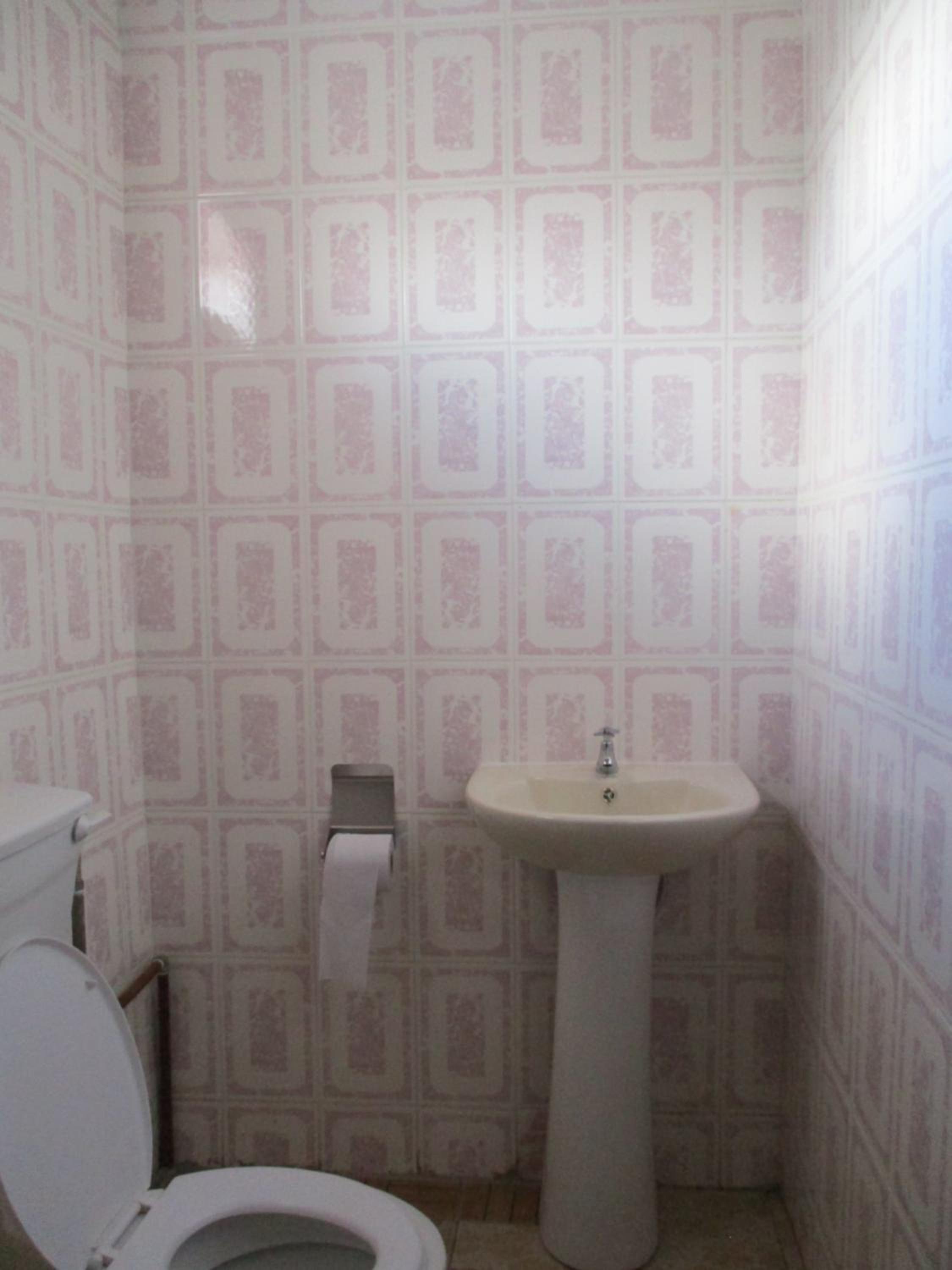 Single Room with Shared Shower and Toilet photo 2