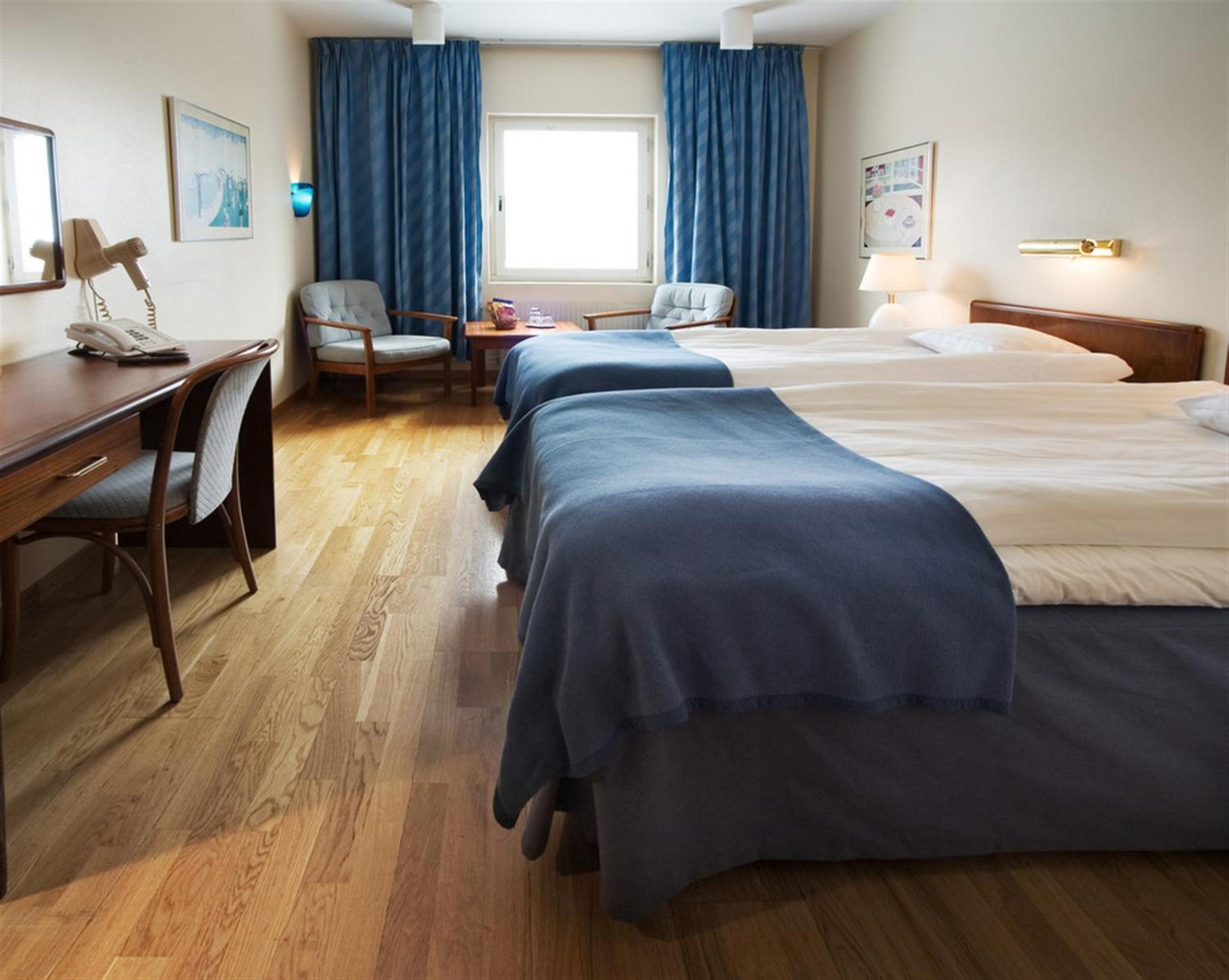 Standard Twin Room - Photo 2