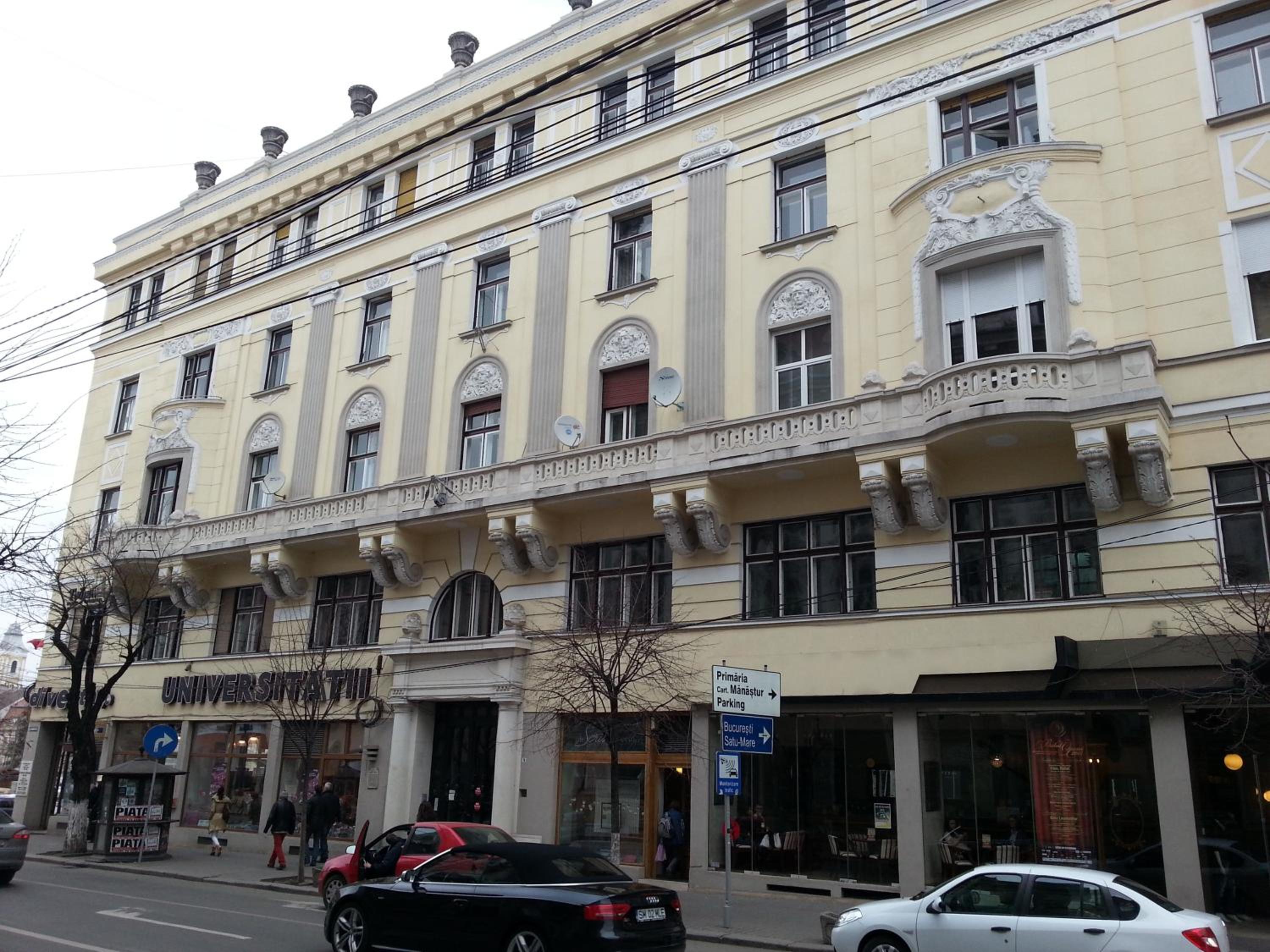 Apartment with Balcony photo 2