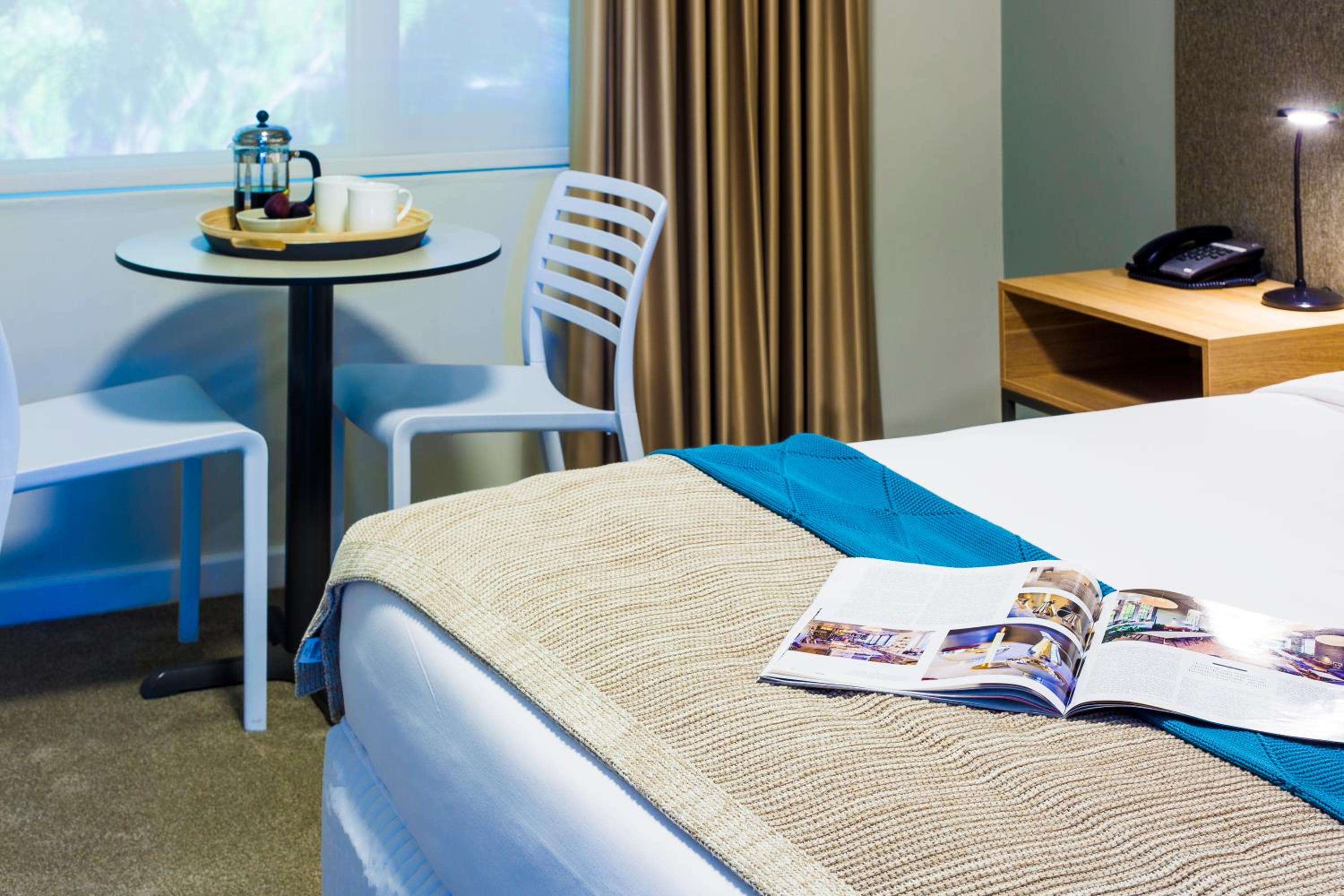 Deluxe Twin Room thumbnail 6