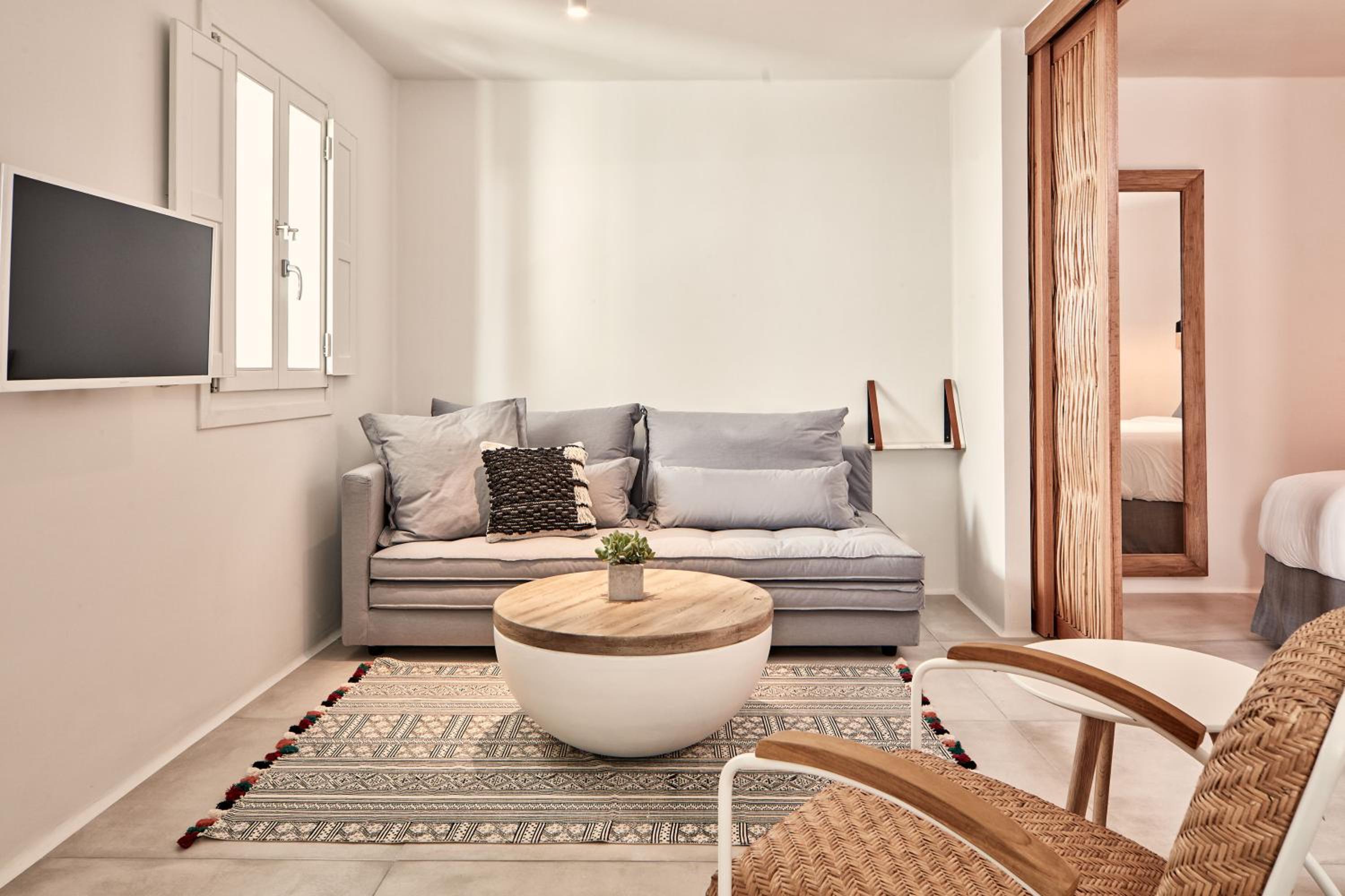 Boho Suite with Outdoor Jacuzzi photo 1