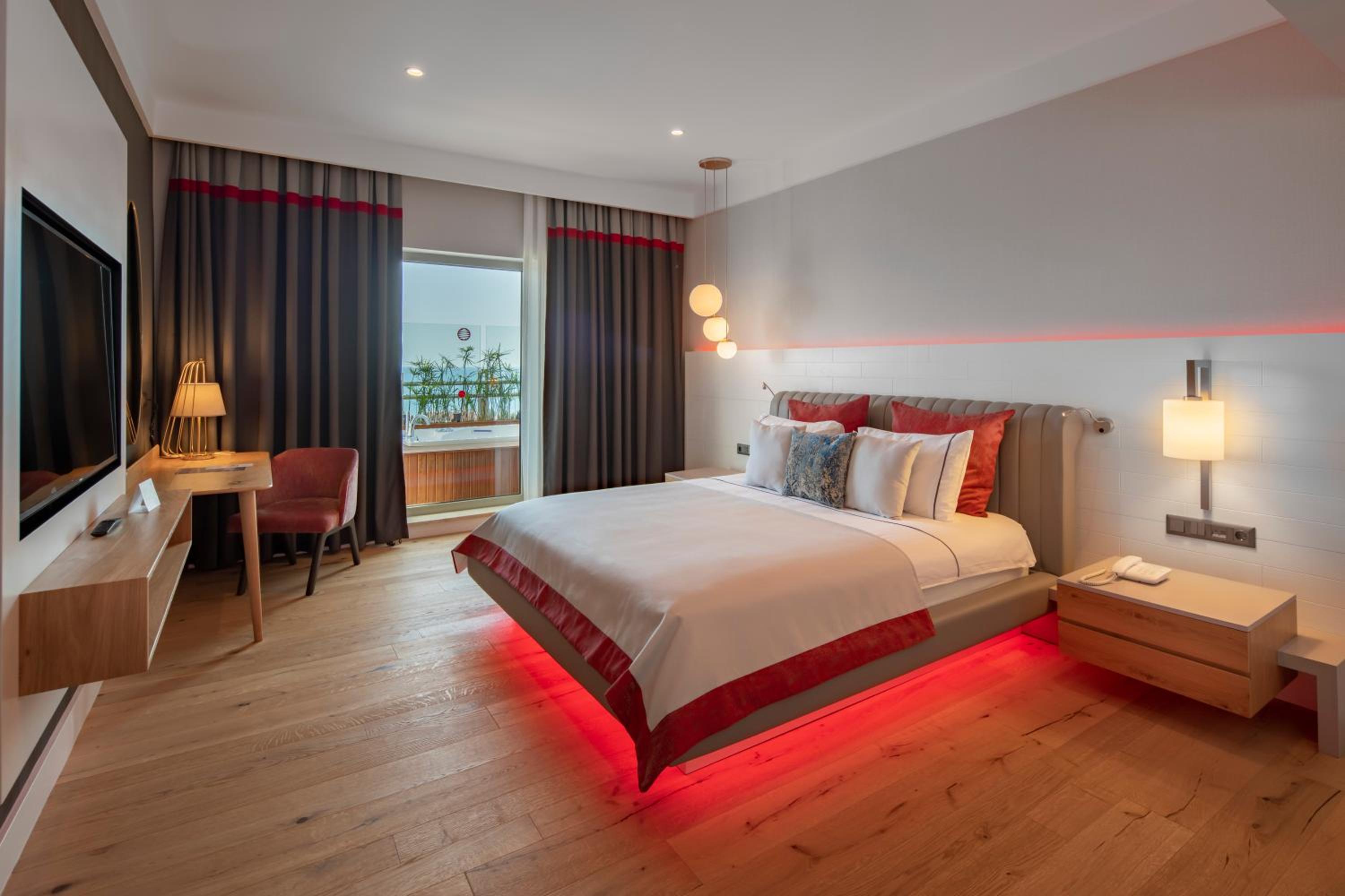 Designer Suite (2 Adult + 2 Children)