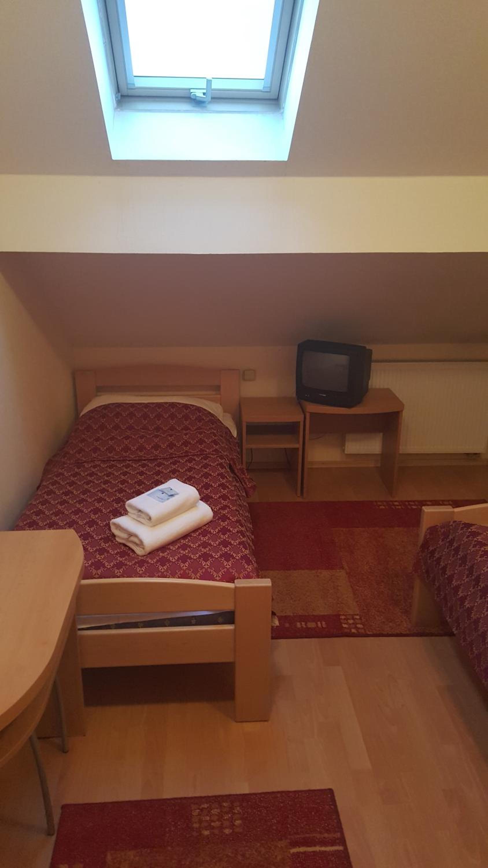 Small Twin Room photo 1