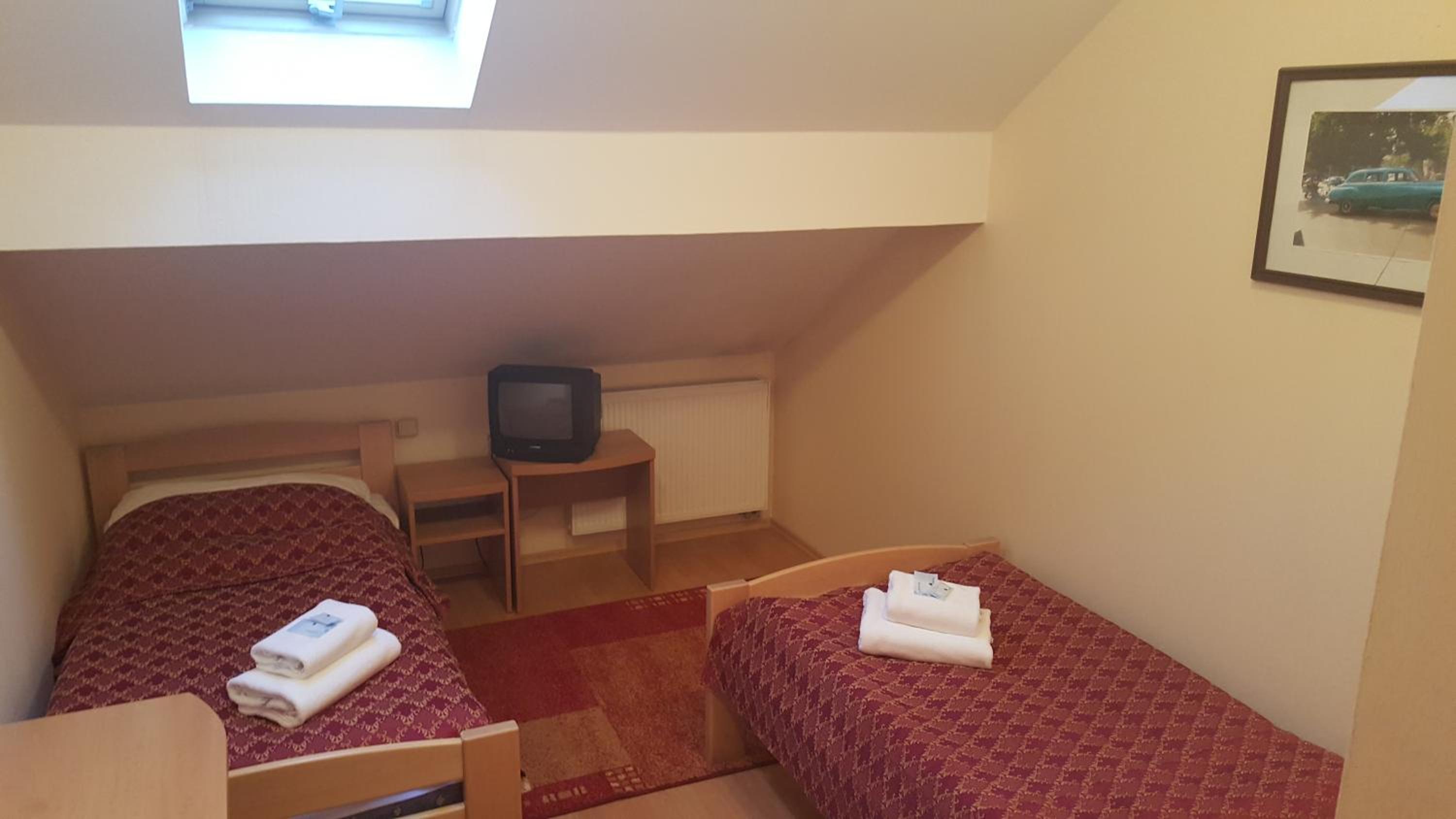 Small Twin Room photo 2