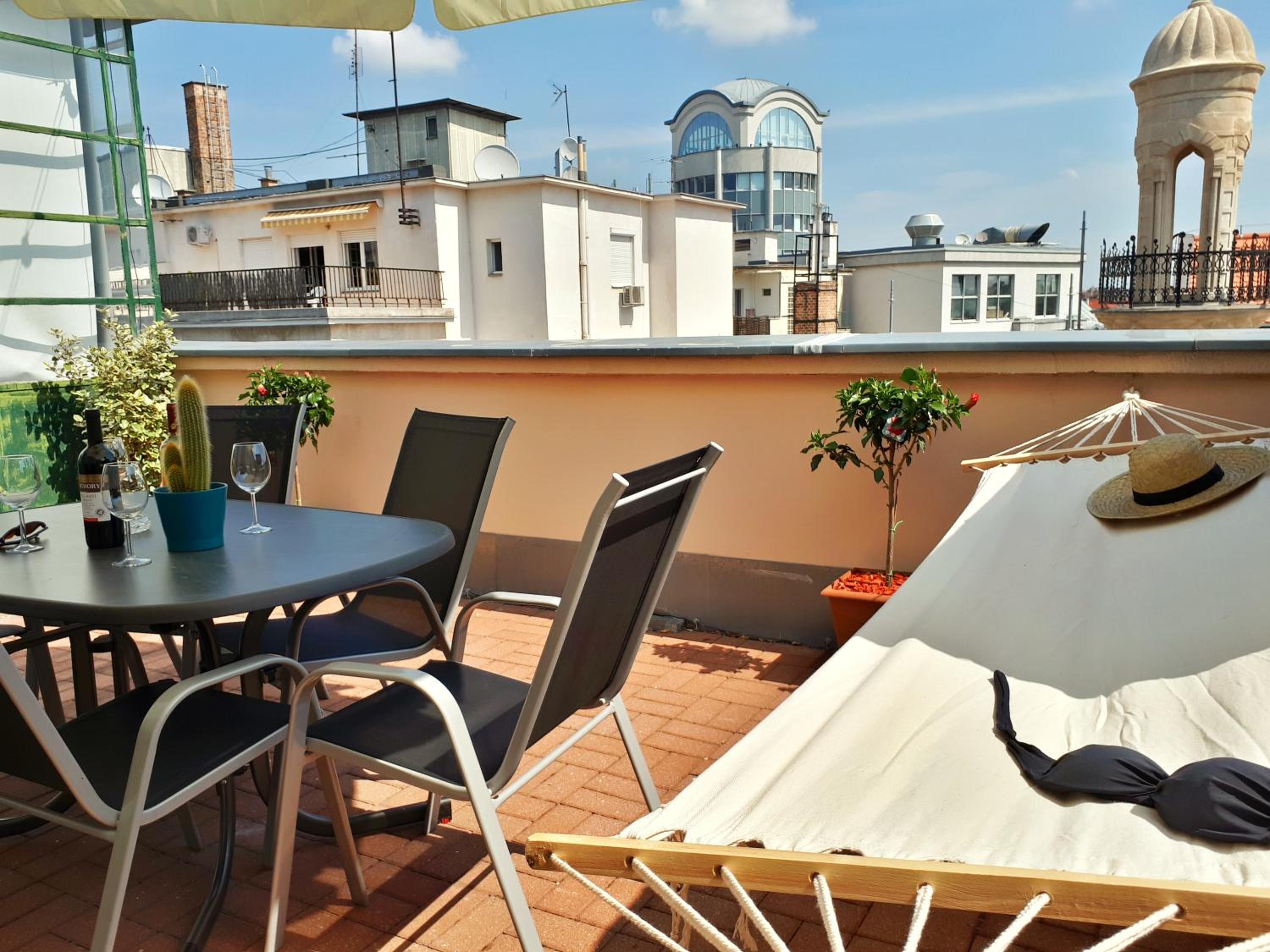 Apartment with Terrace - Photo 68