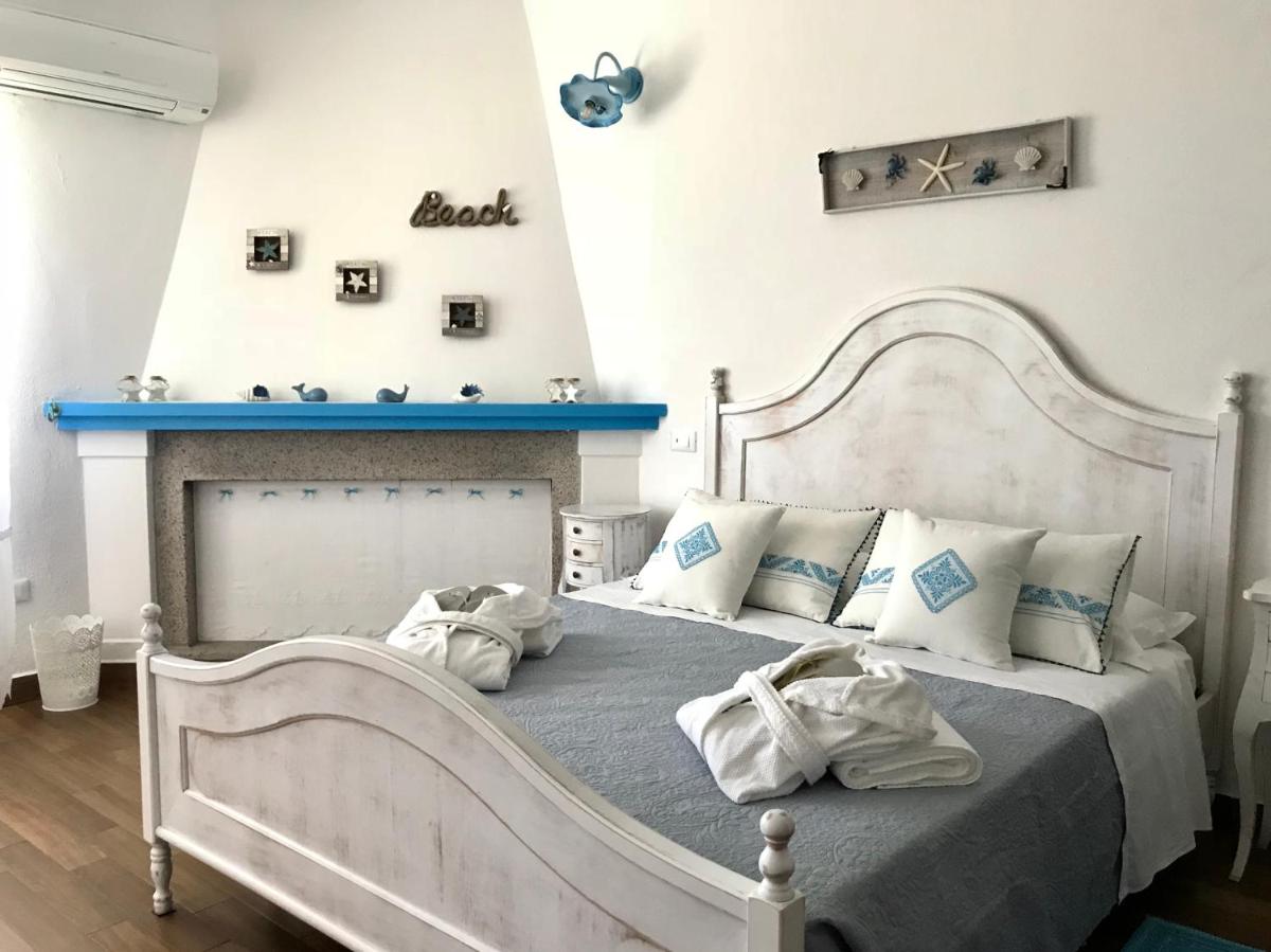Deluxe Double Room with Balcony and Sea View photo 2