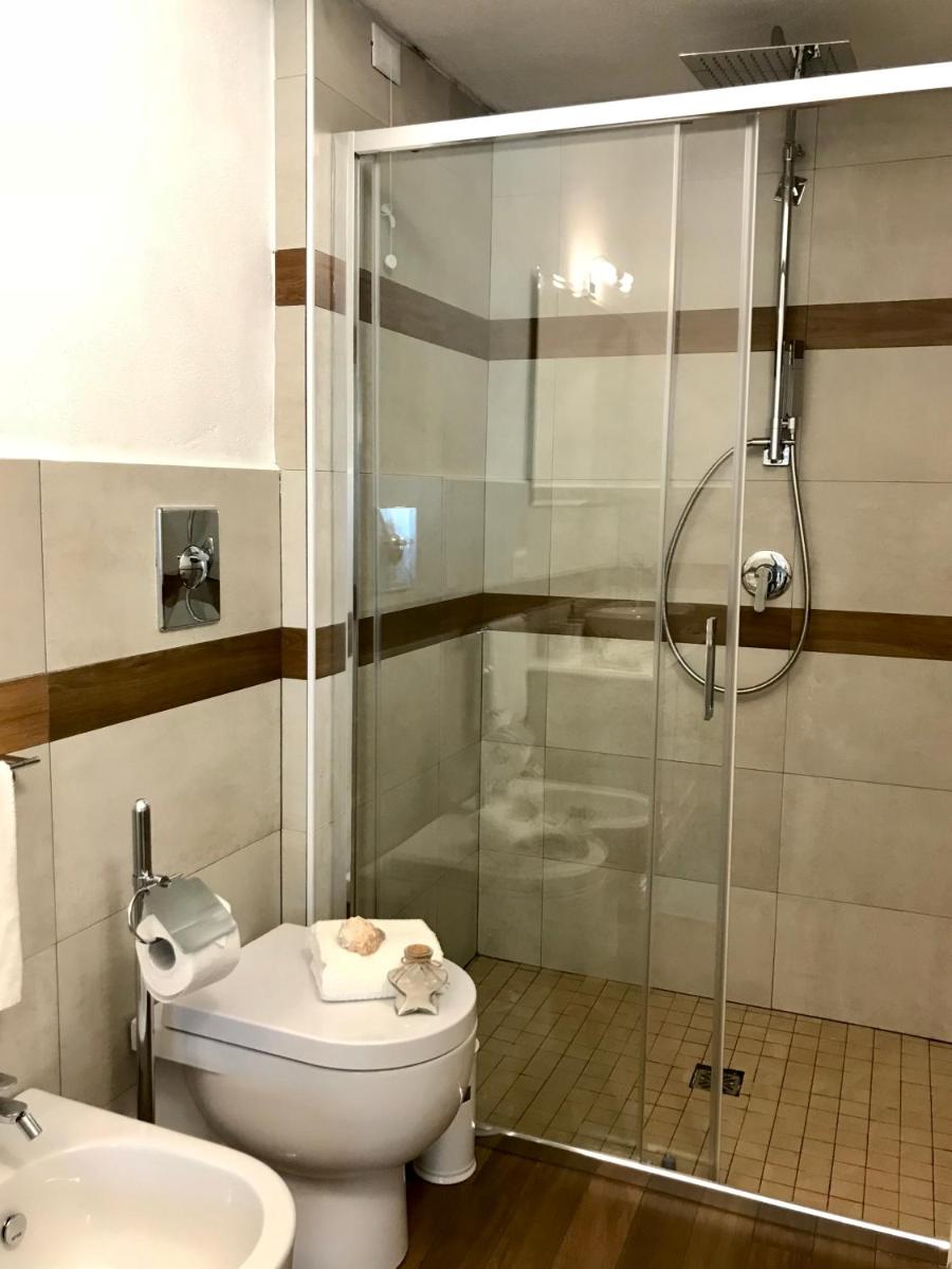 Deluxe Double Room with Balcony and Sea View photo 3