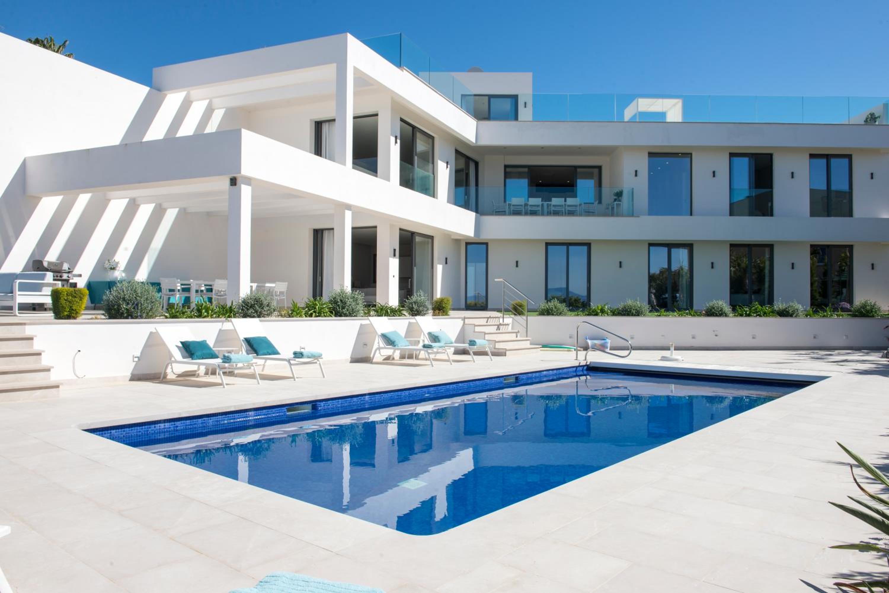 Villa photo 2