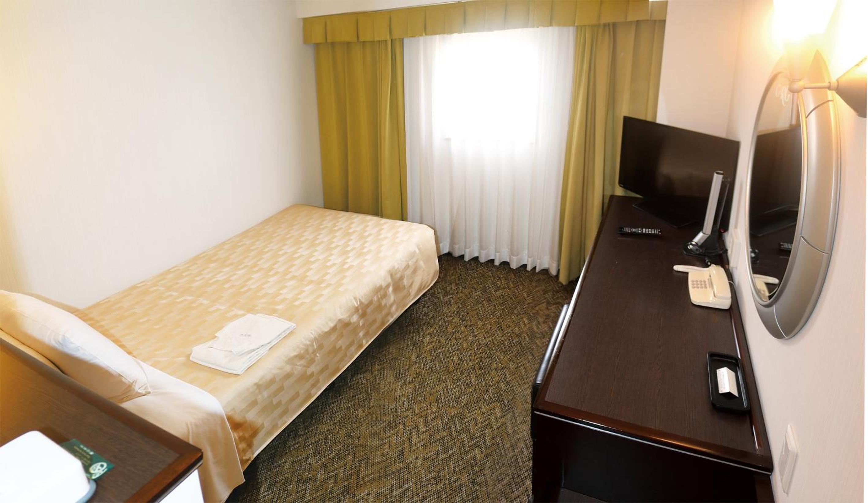 Single Room - Smoking photo 2