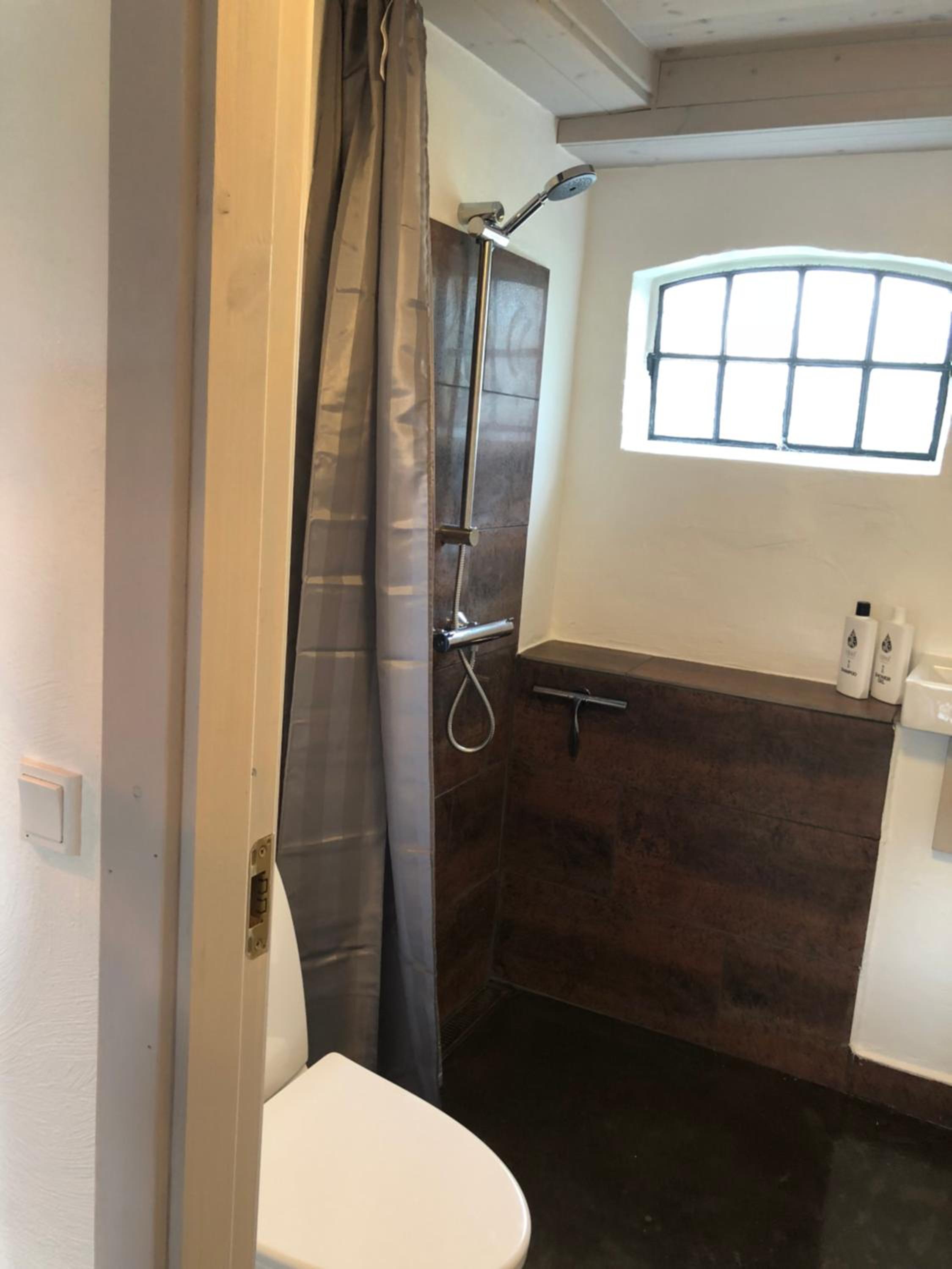 Double or Twin Room with Private Bathroom - Photo 10