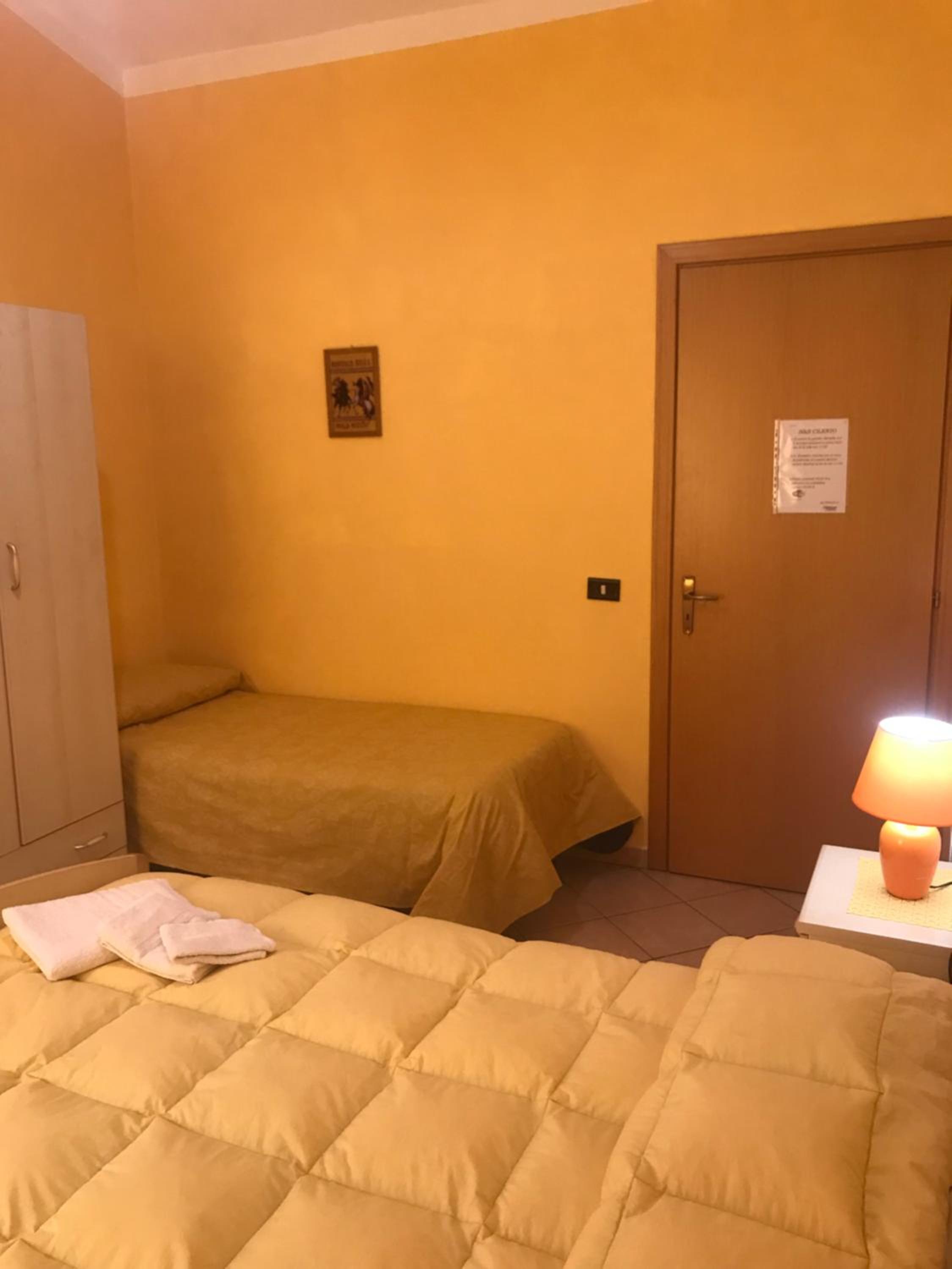 Double Room - Photo 7