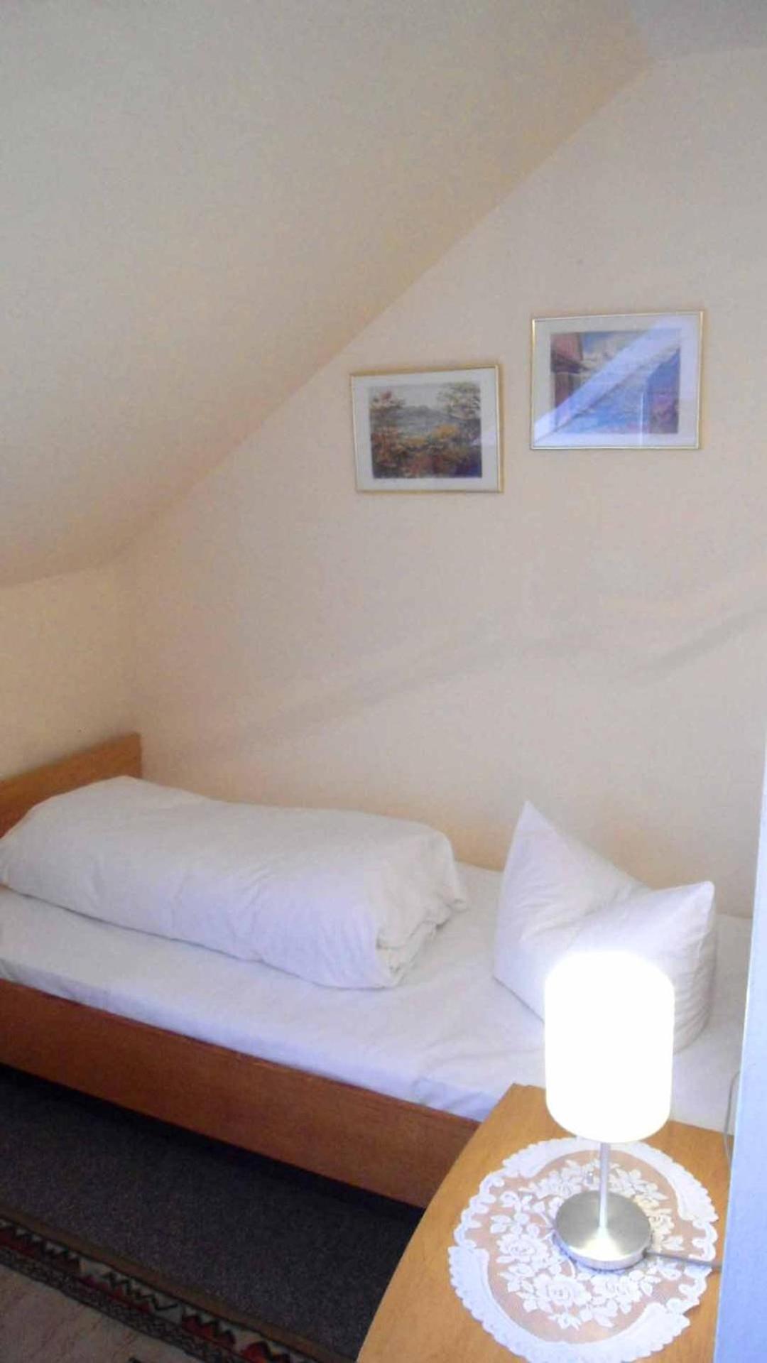 Single Room with Shared Bathroom photo 3