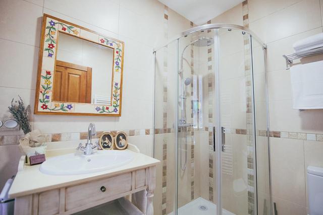 Three-Bedroom House - Photo 4