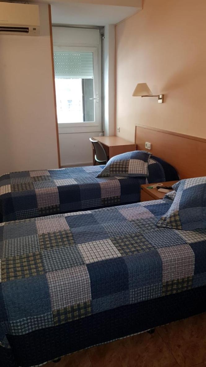 Twin Room with Private Bathroom photo 2