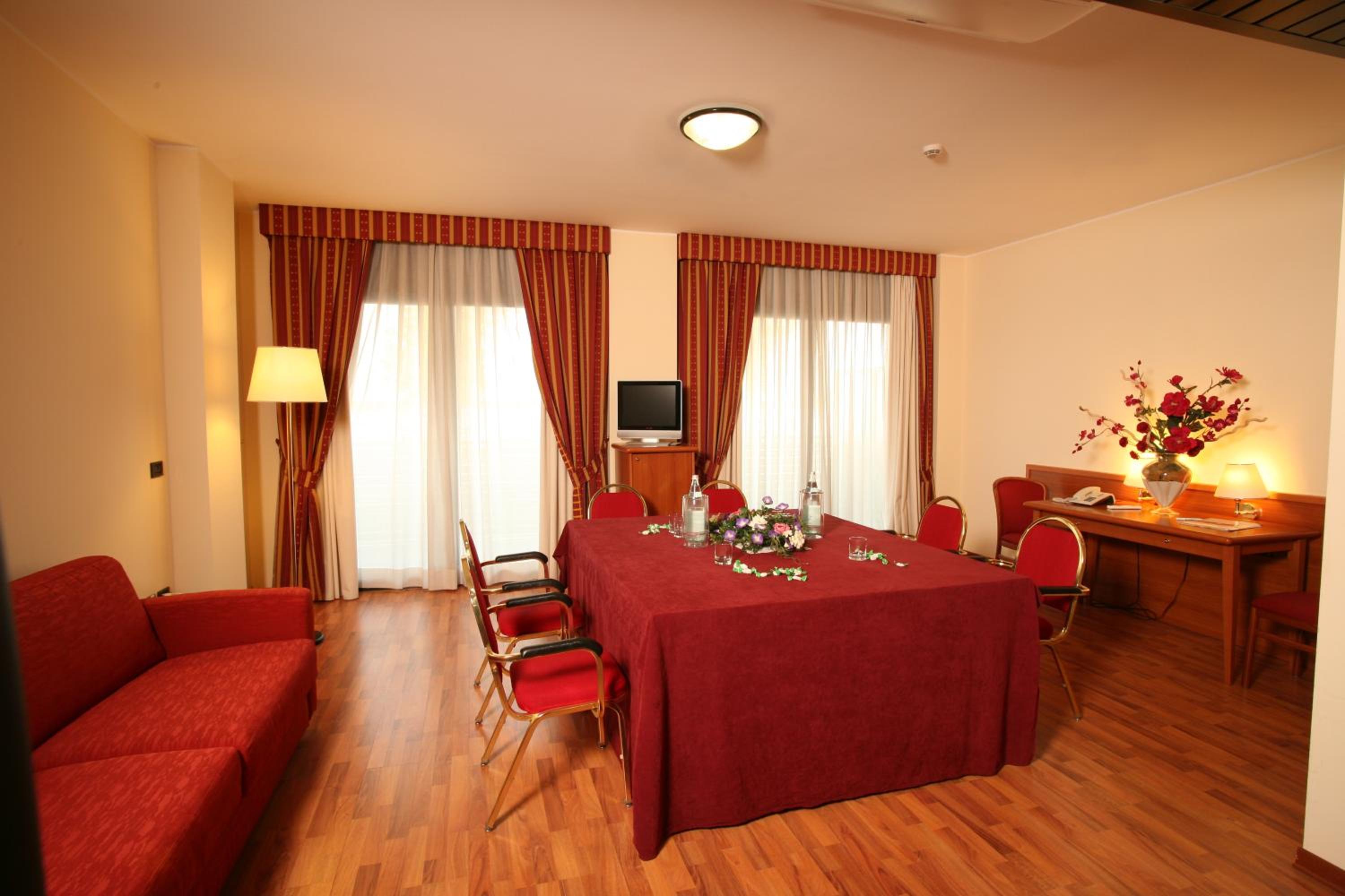Family Junior Suite (2 Adults + 2 Children) photo 2