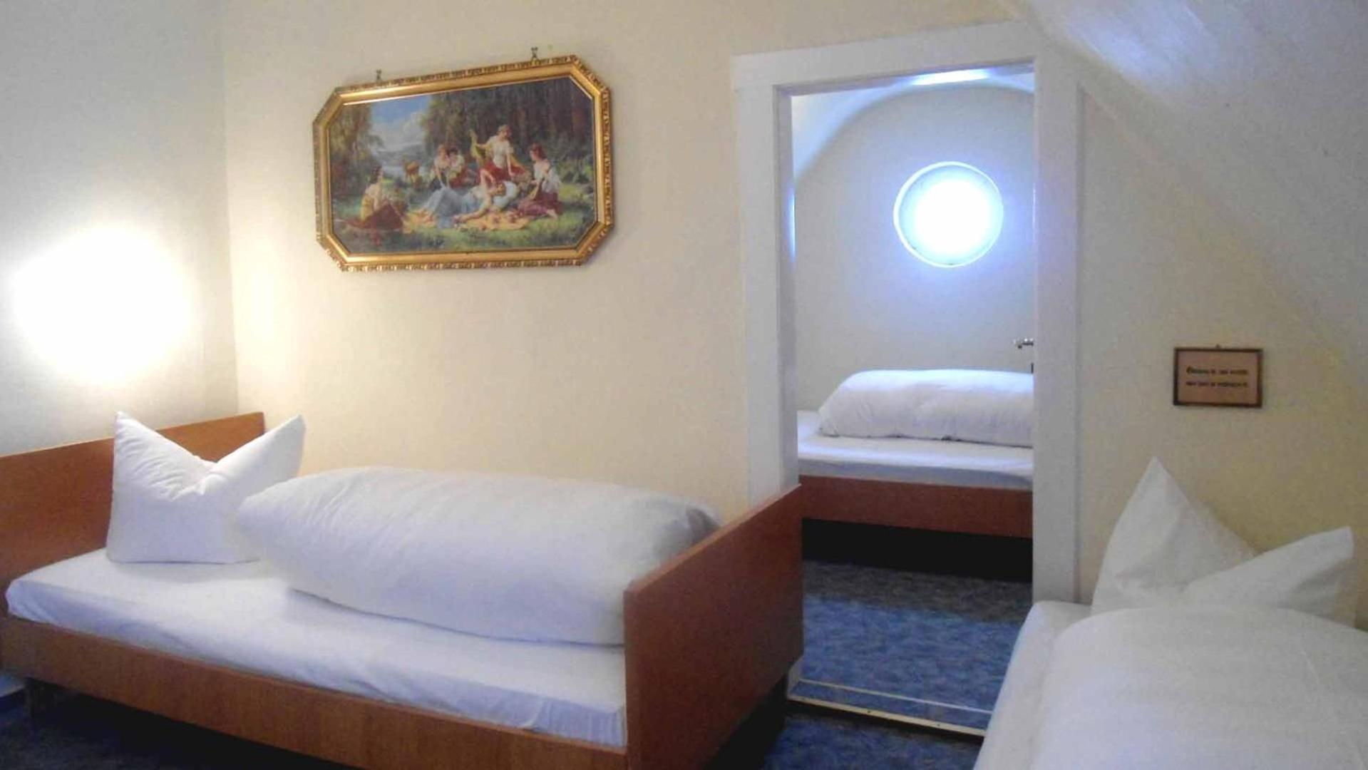 Triple Room with Shared Bathroom photo 3