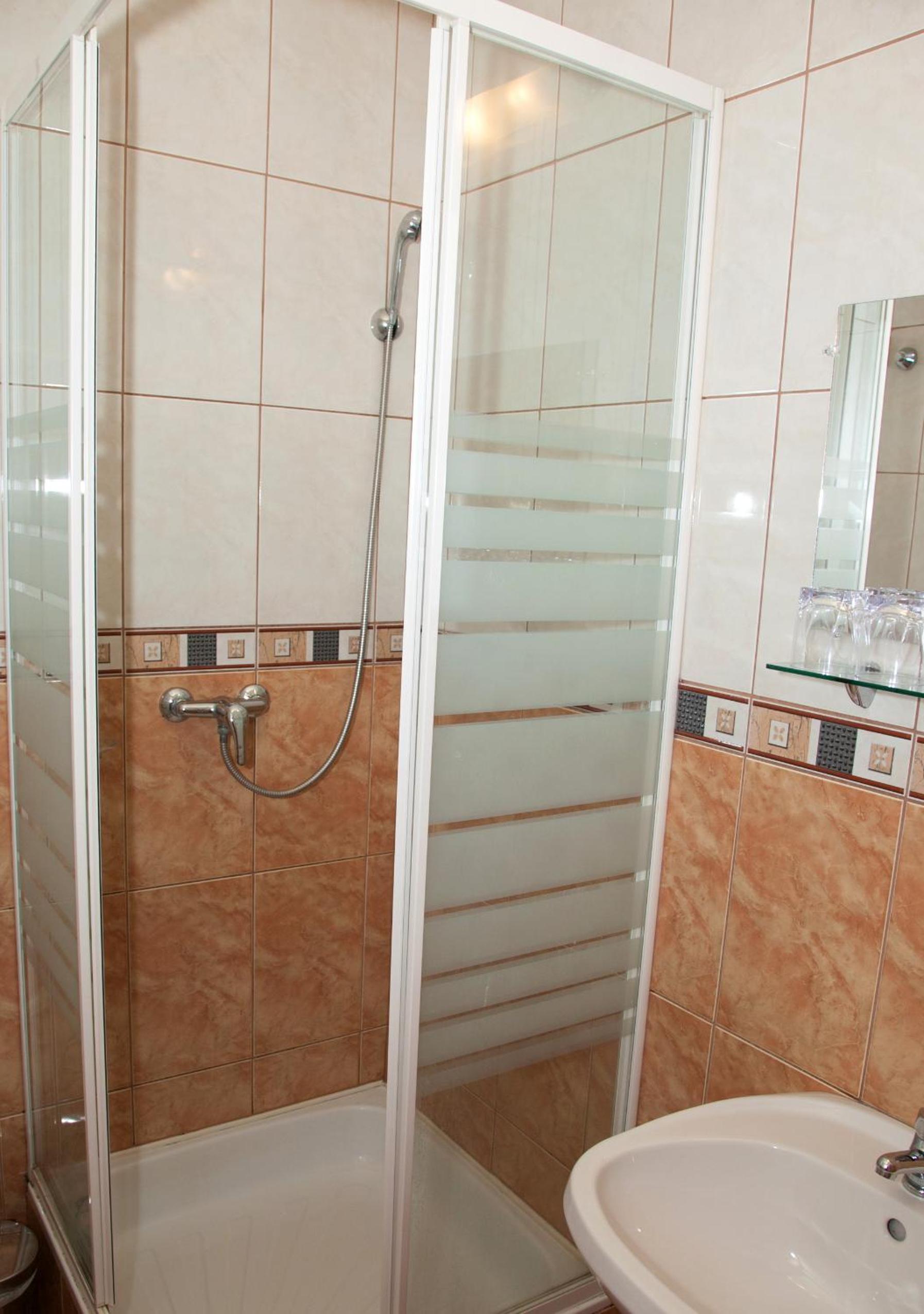 Double or Twin Room - Photo 3