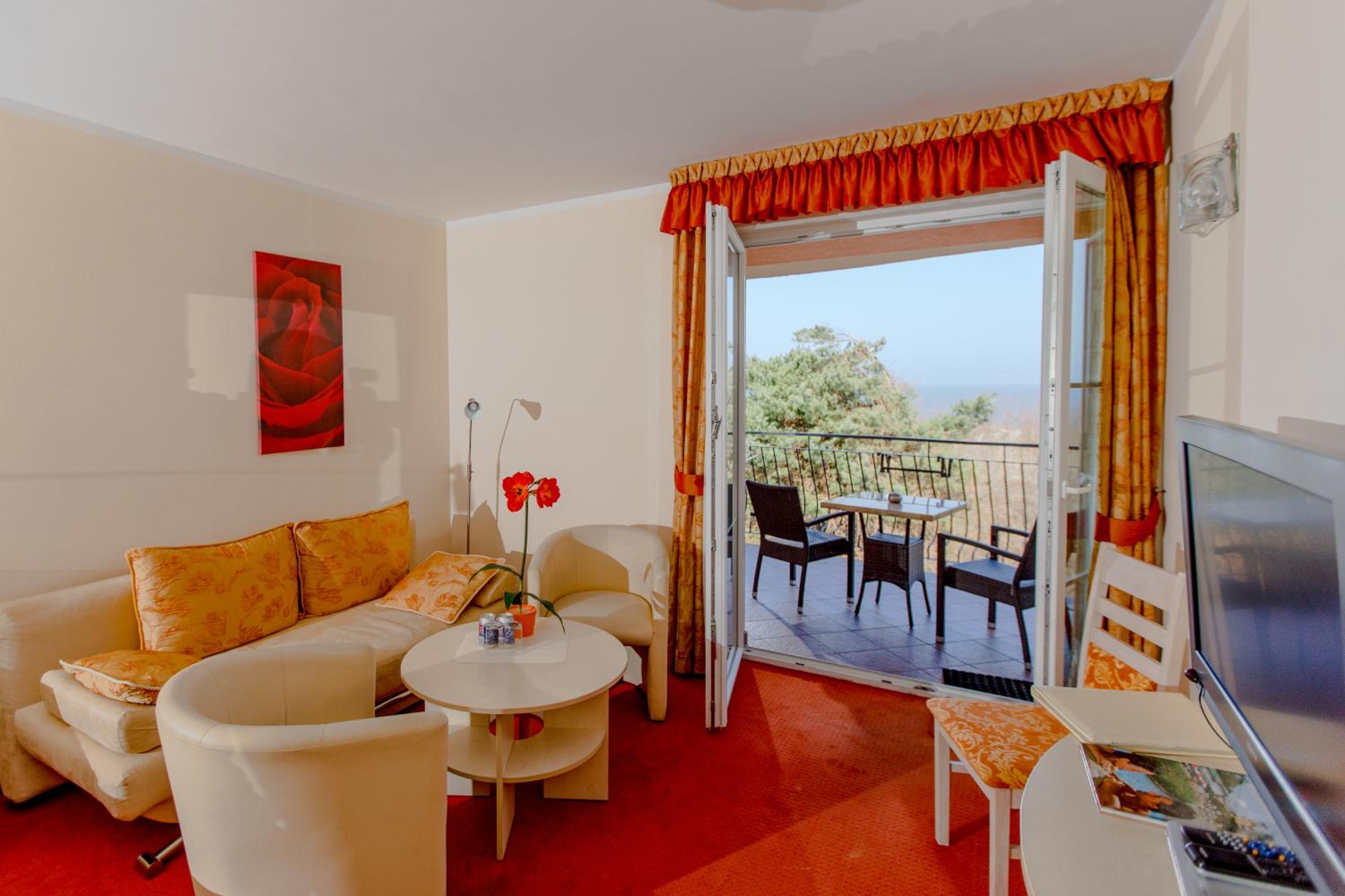 Double Room with Balcony and Sea View photo 2