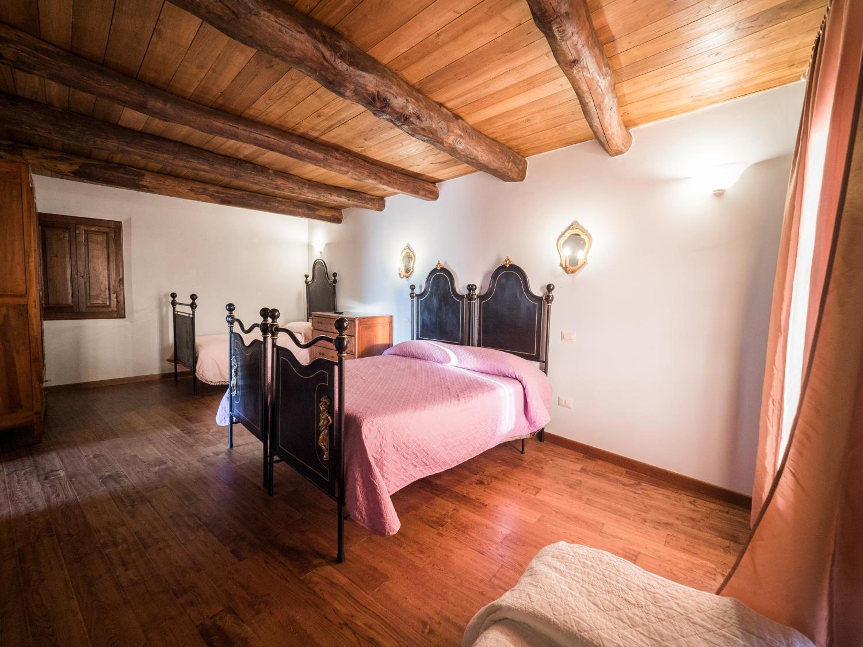 Two Connecting Rooms - Photo 3