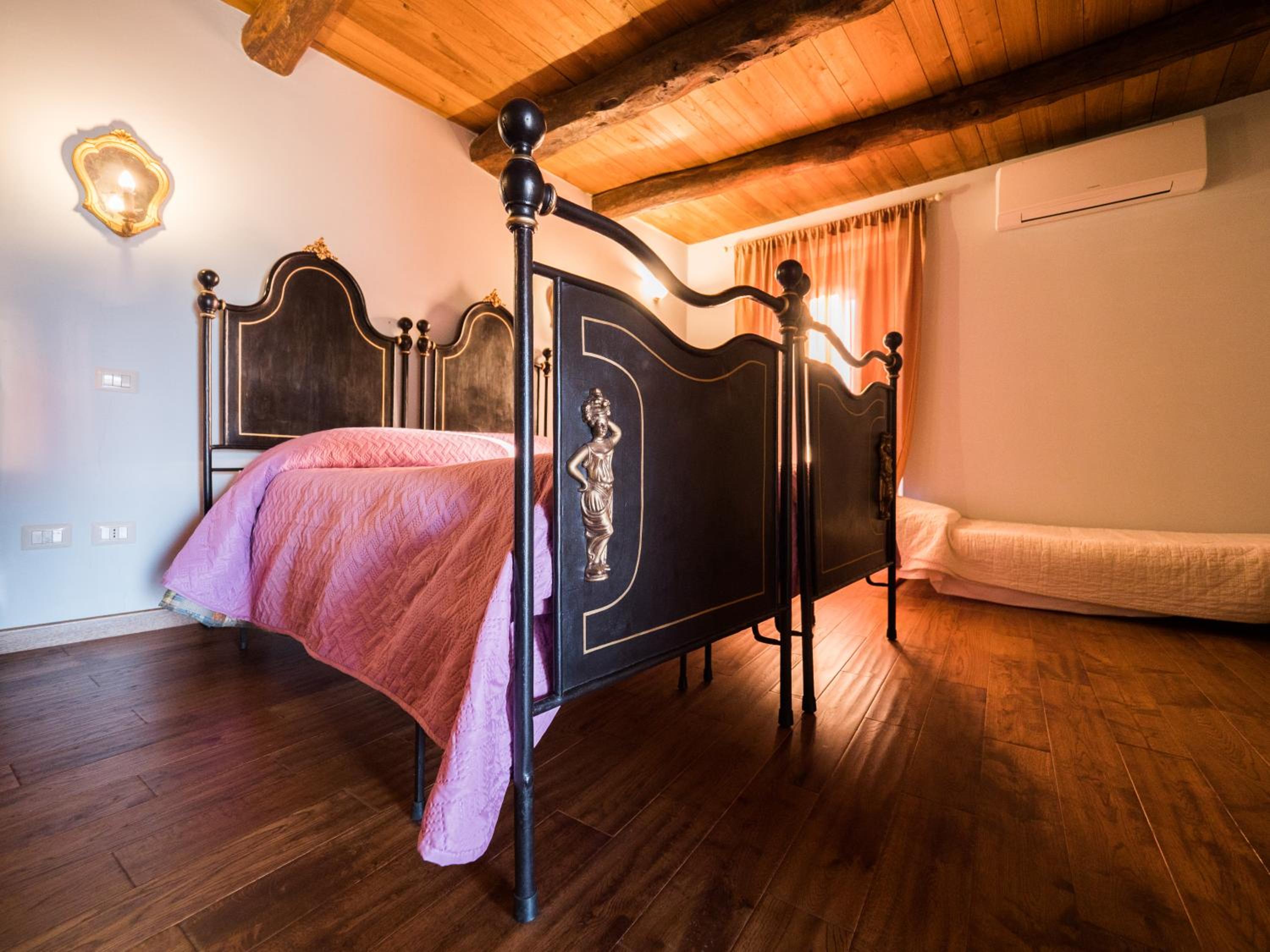 Two Connecting Rooms - Photo 2