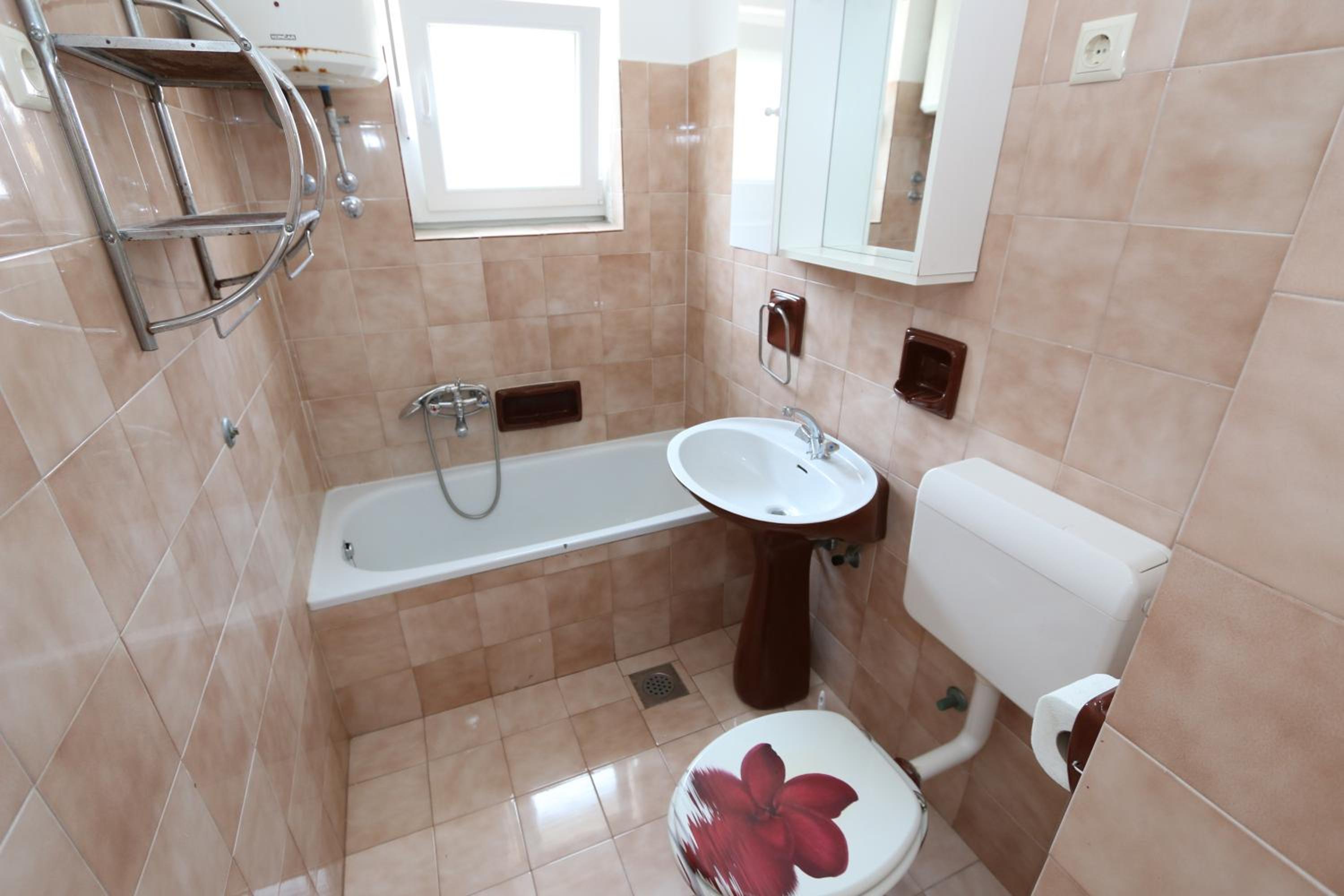 Apartment with Sea View - Photo 5