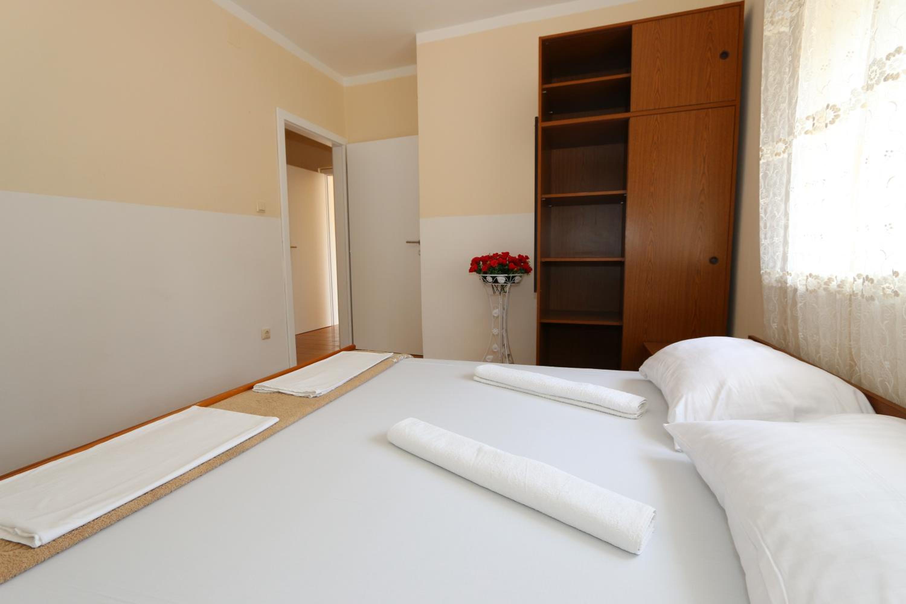 Apartment with Sea View - Photo 7