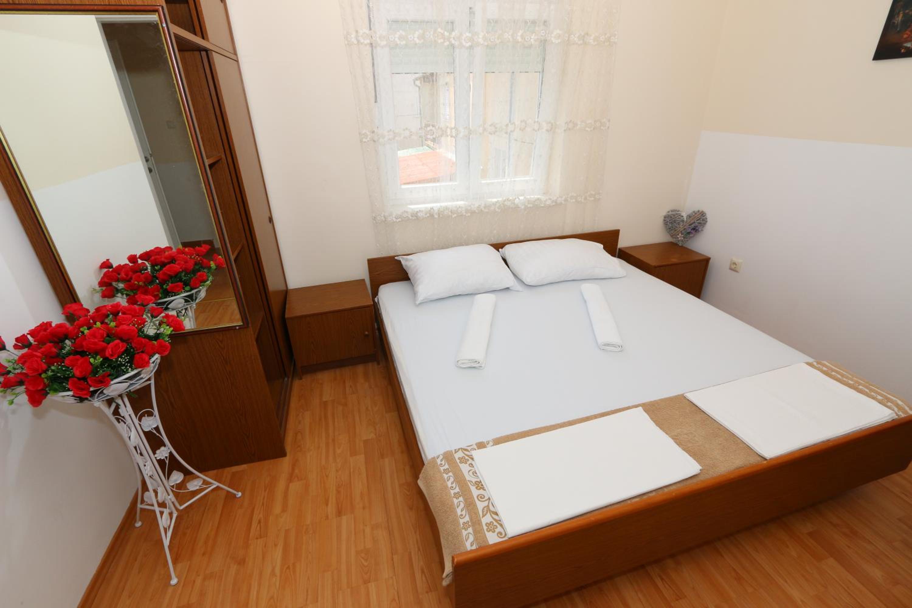 Apartment with Sea View - Photo 9