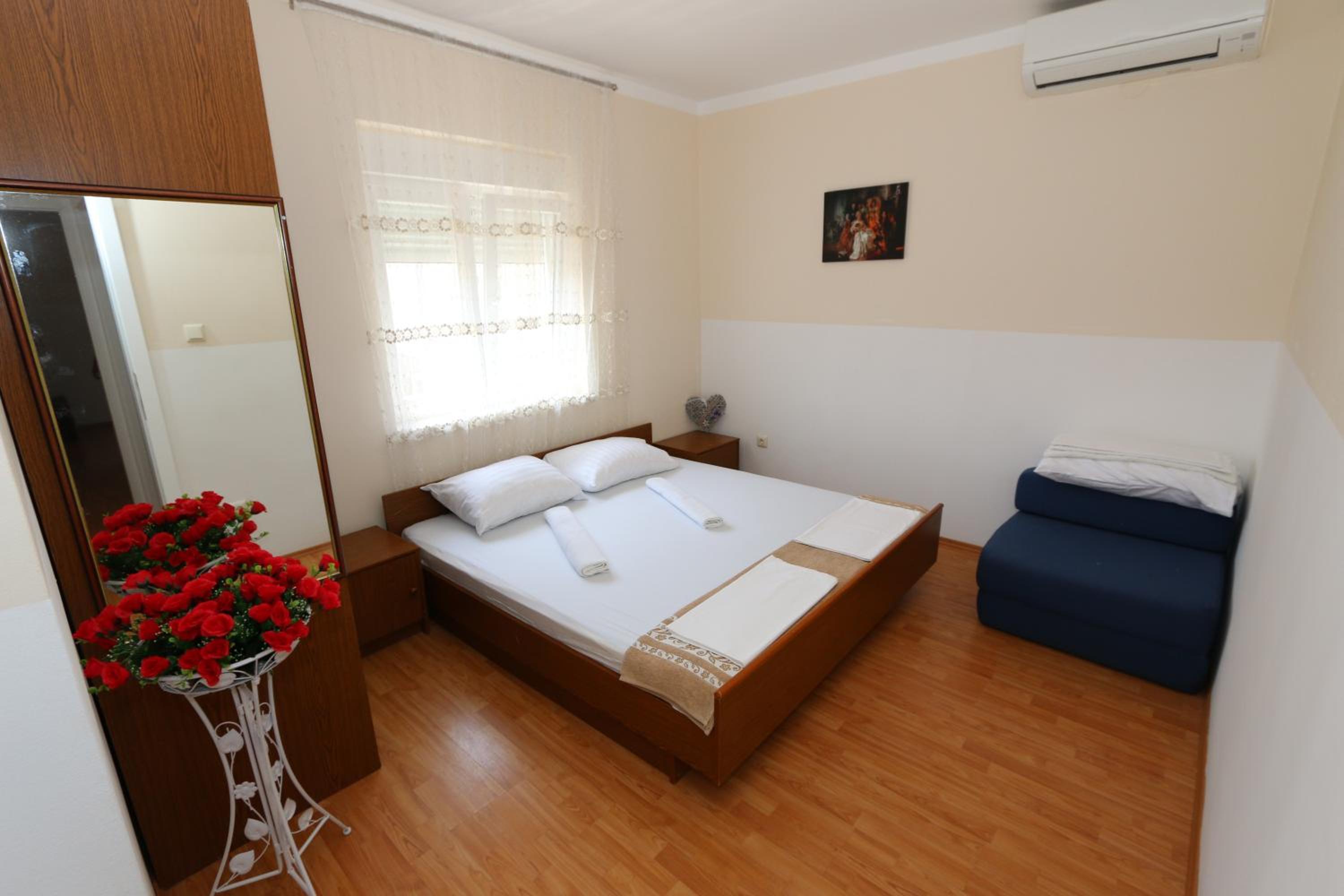 Apartment with Sea View - Photo 10