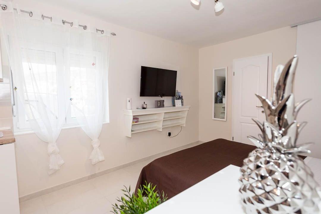 Studio Apartment photo 1