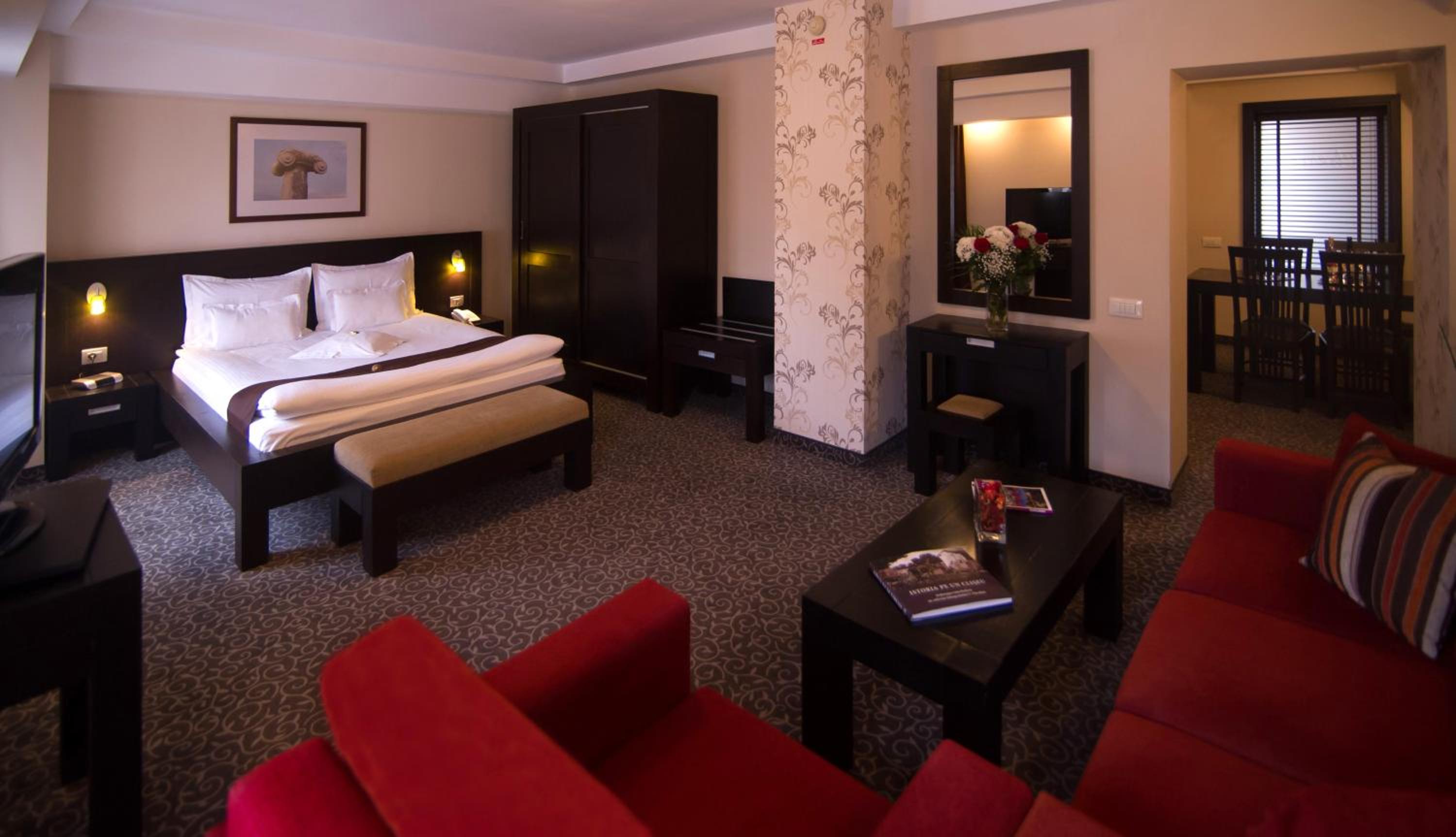 Premium Suite - Photo 1