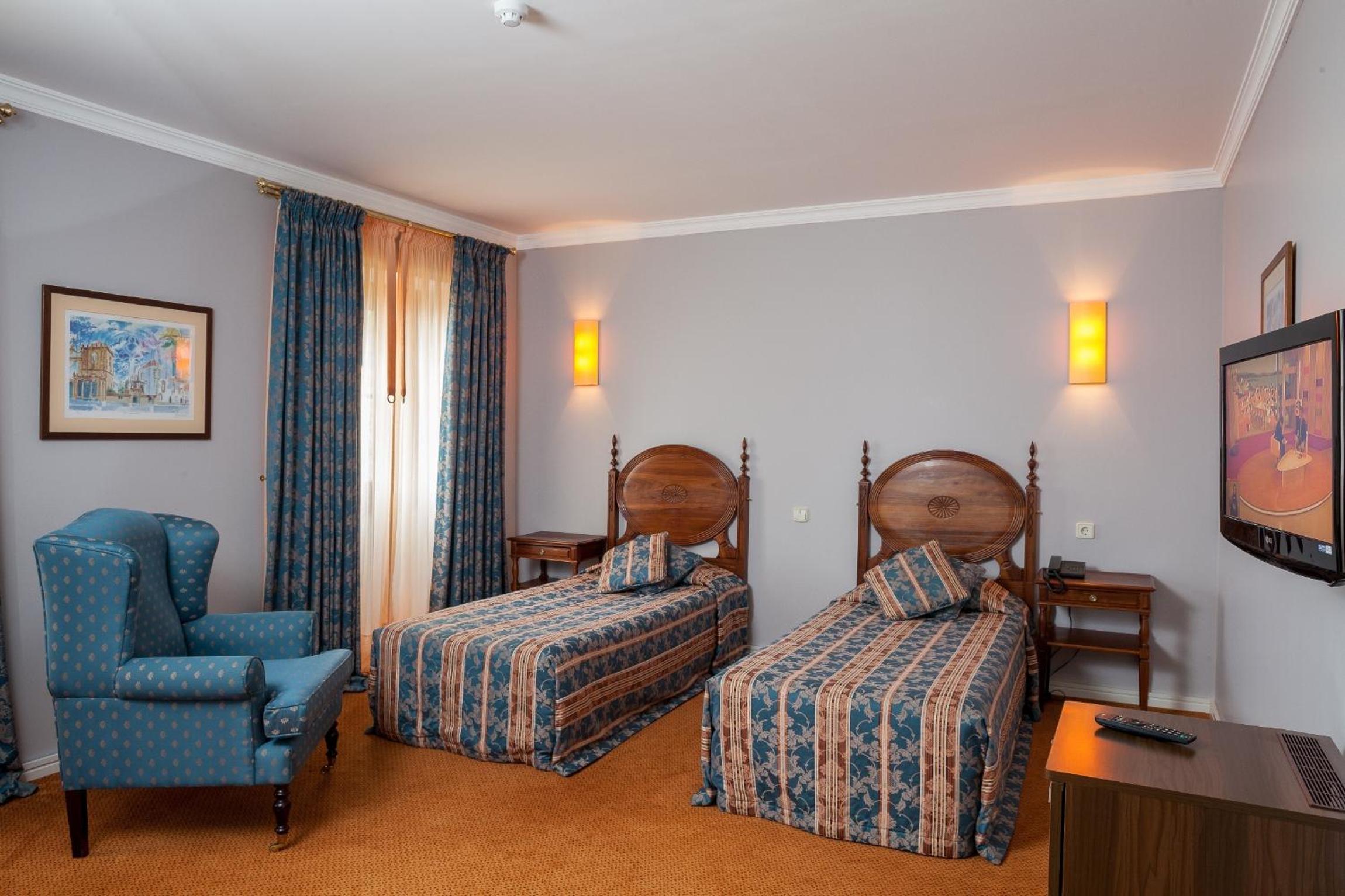 Double or Twin Room - Photo 12