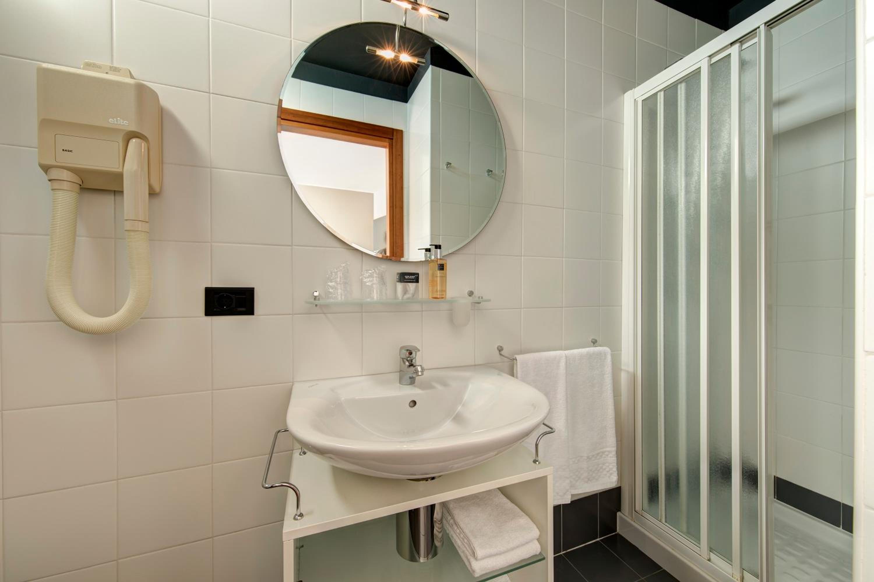 Basic Double Room - Single Use photo 3