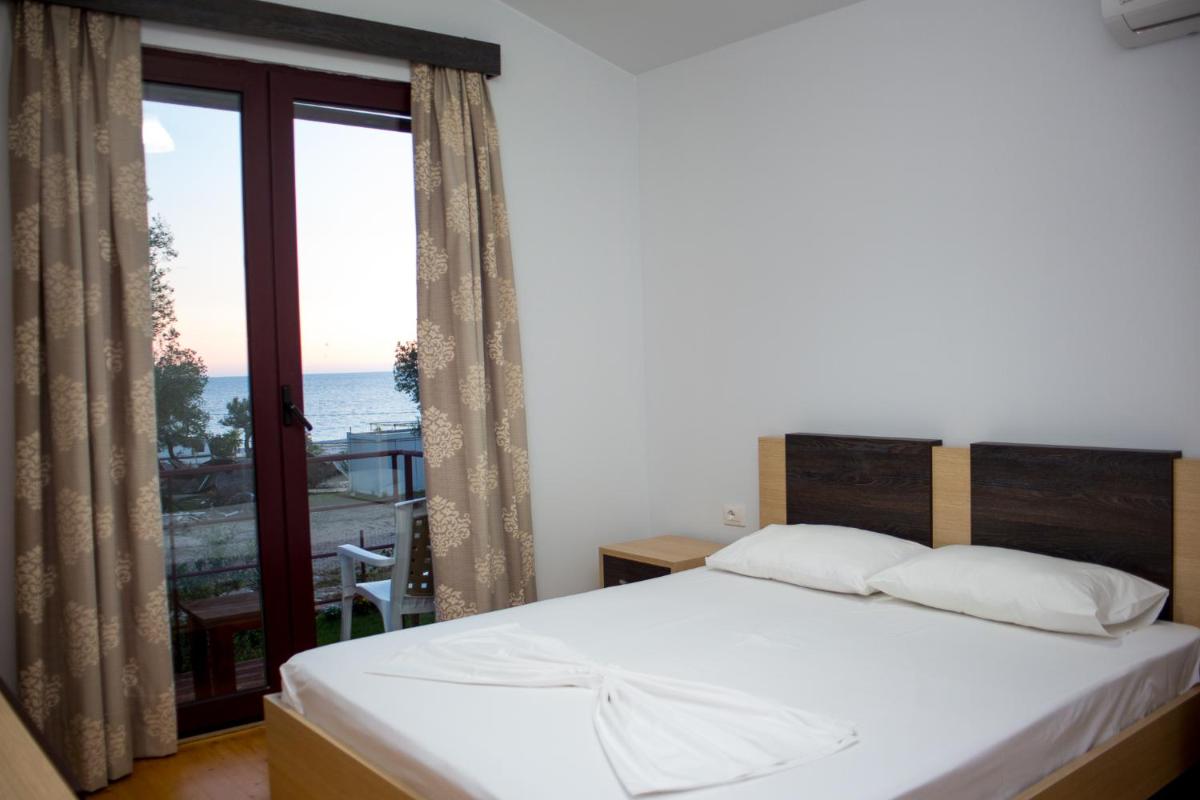Double Room with Balcony and Sea View photo 3