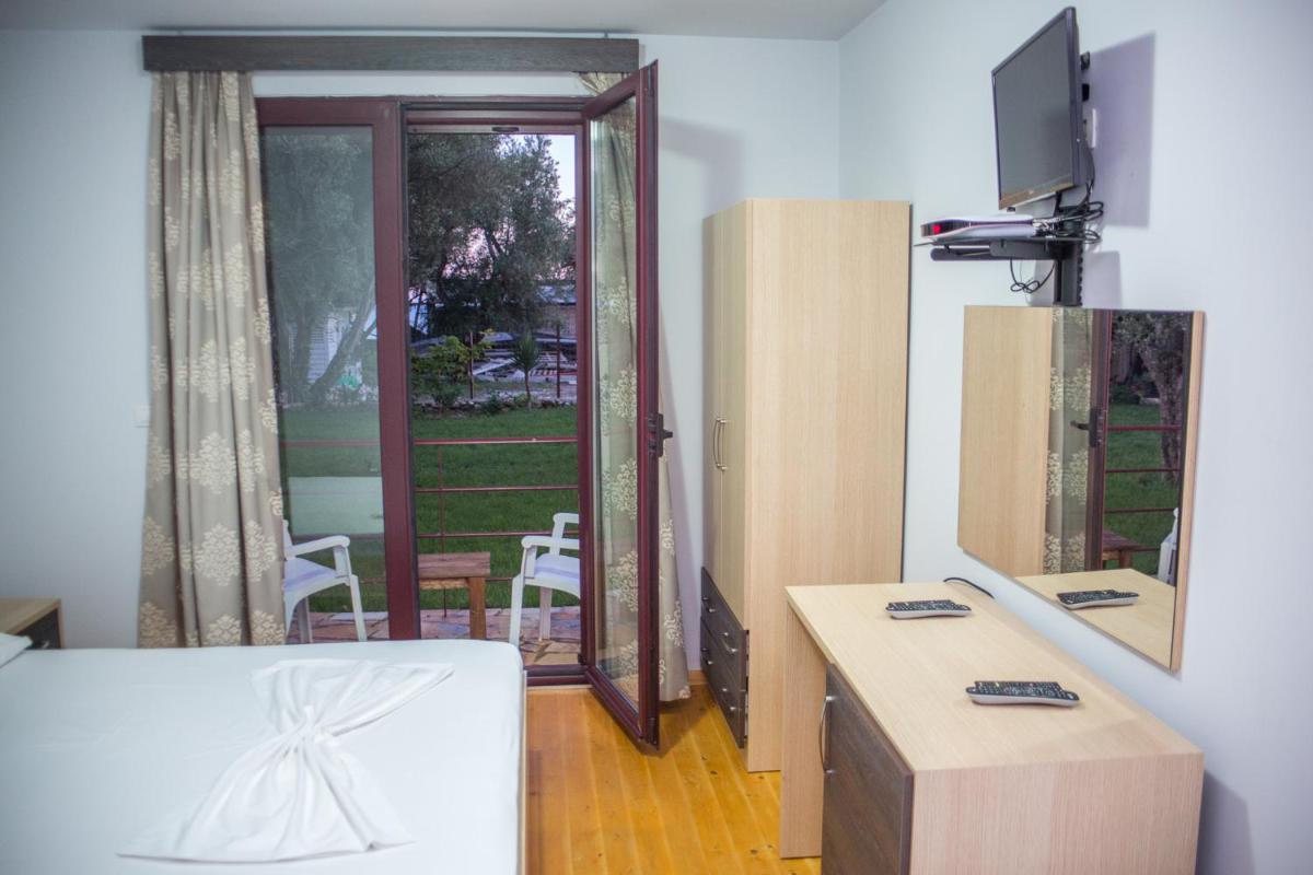 Triple Room with Balcony and Sea View photo 3