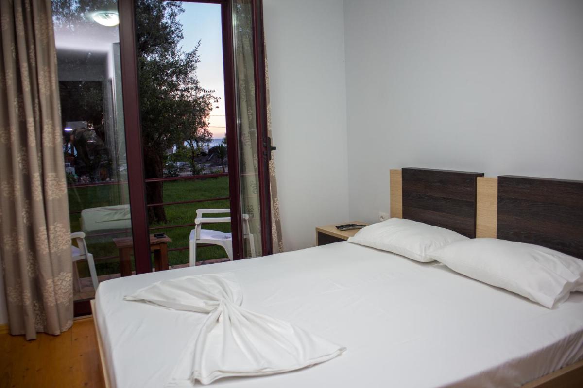 Family Room with Sea View and Balcony photo 2