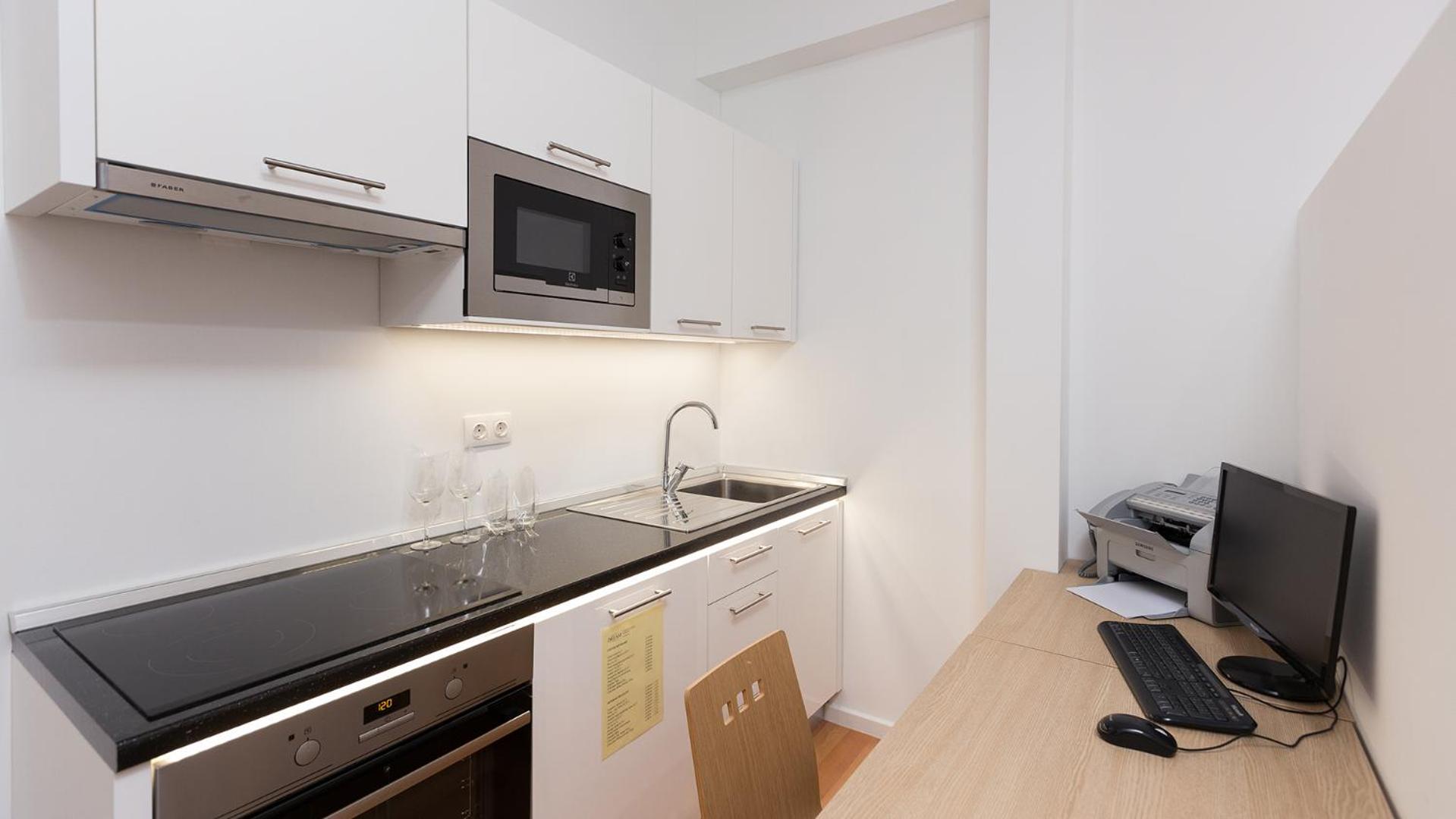 Deluxe Apartment with Hot Tub - Photo 9