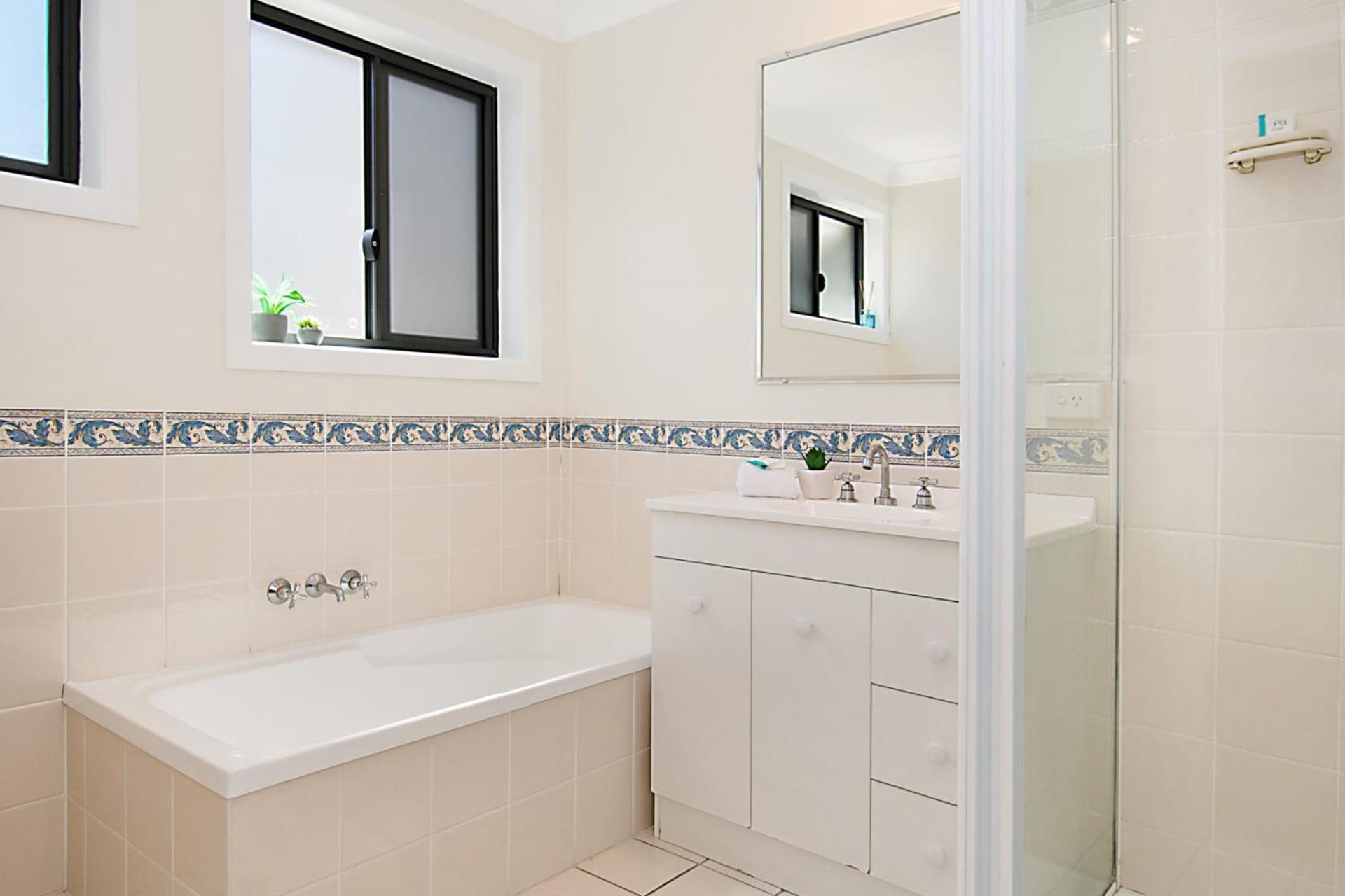 Three-Bedroom Town House photo 2