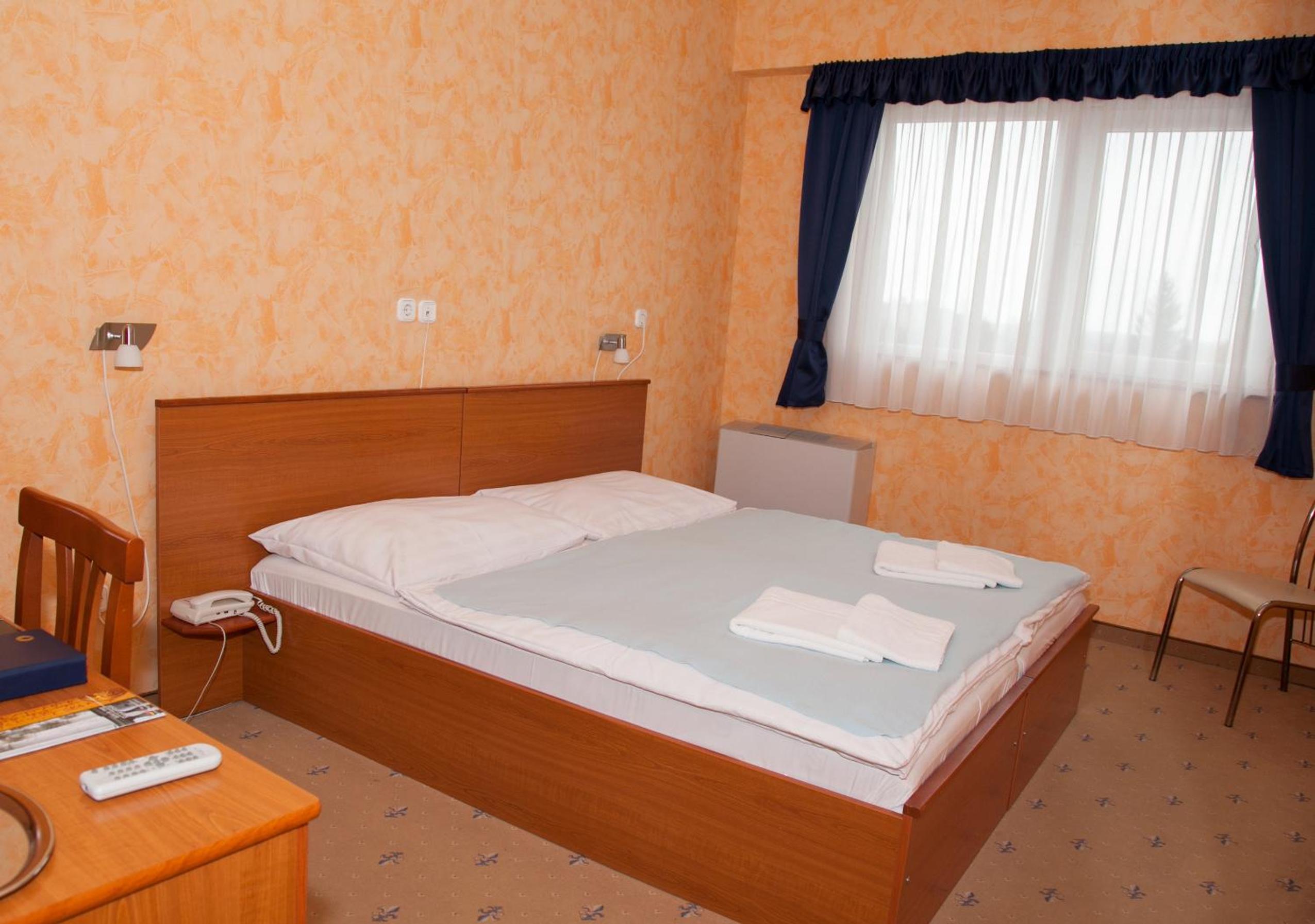 Double or Twin Room - Photo 2