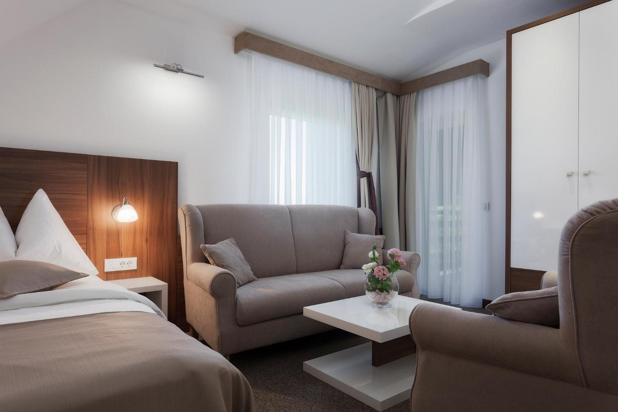 Deluxe Suite with Balcony photo 2