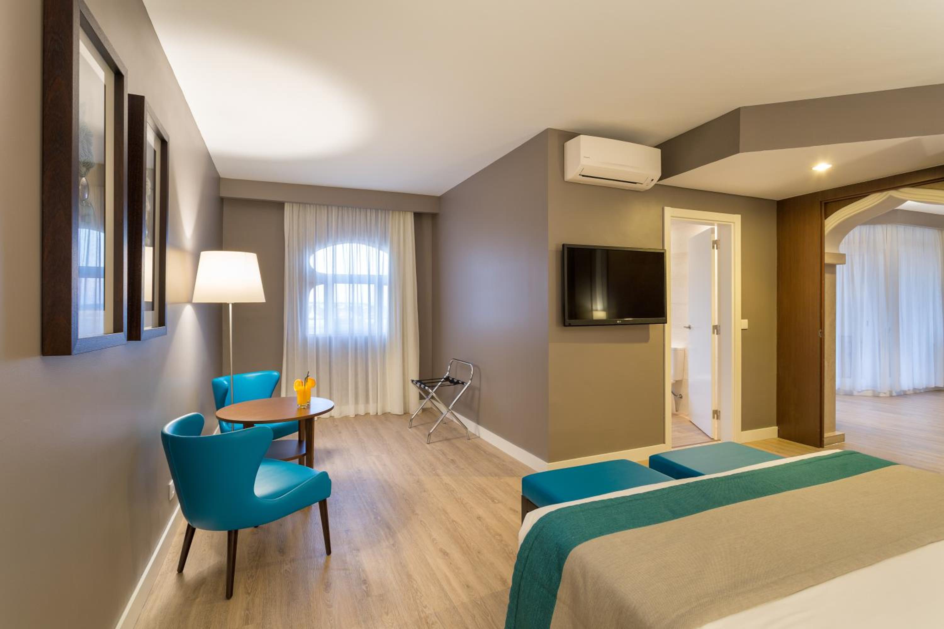 Suite with Side Sea View - Photo 4
