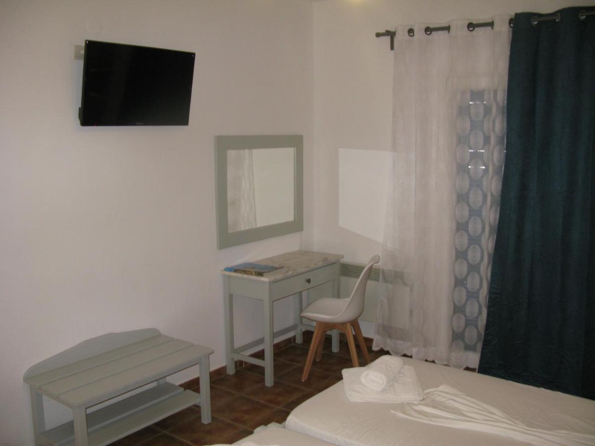 One-Bedroom House photo 1